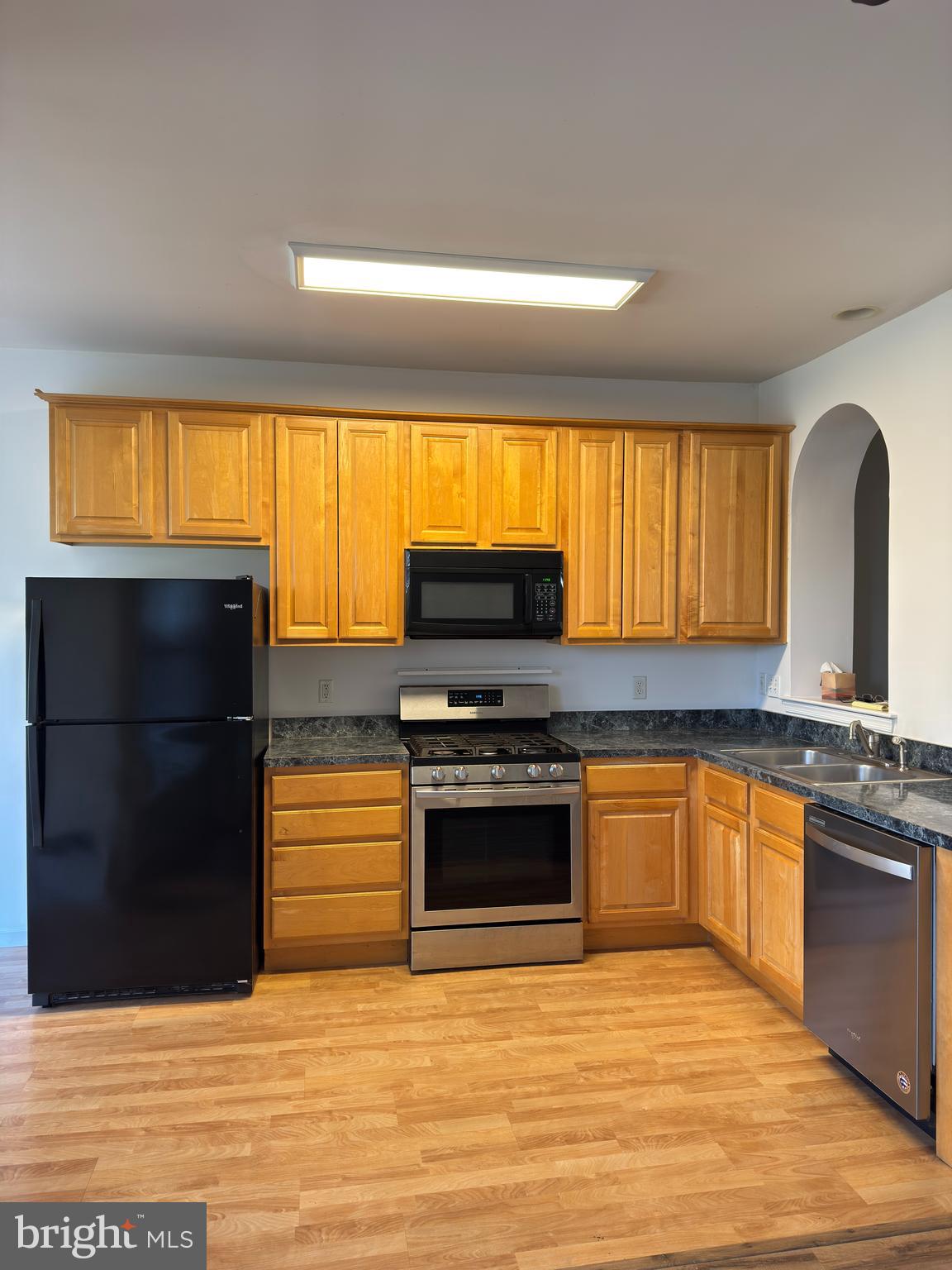 COUNTRY MEADOWS - Residential Lease