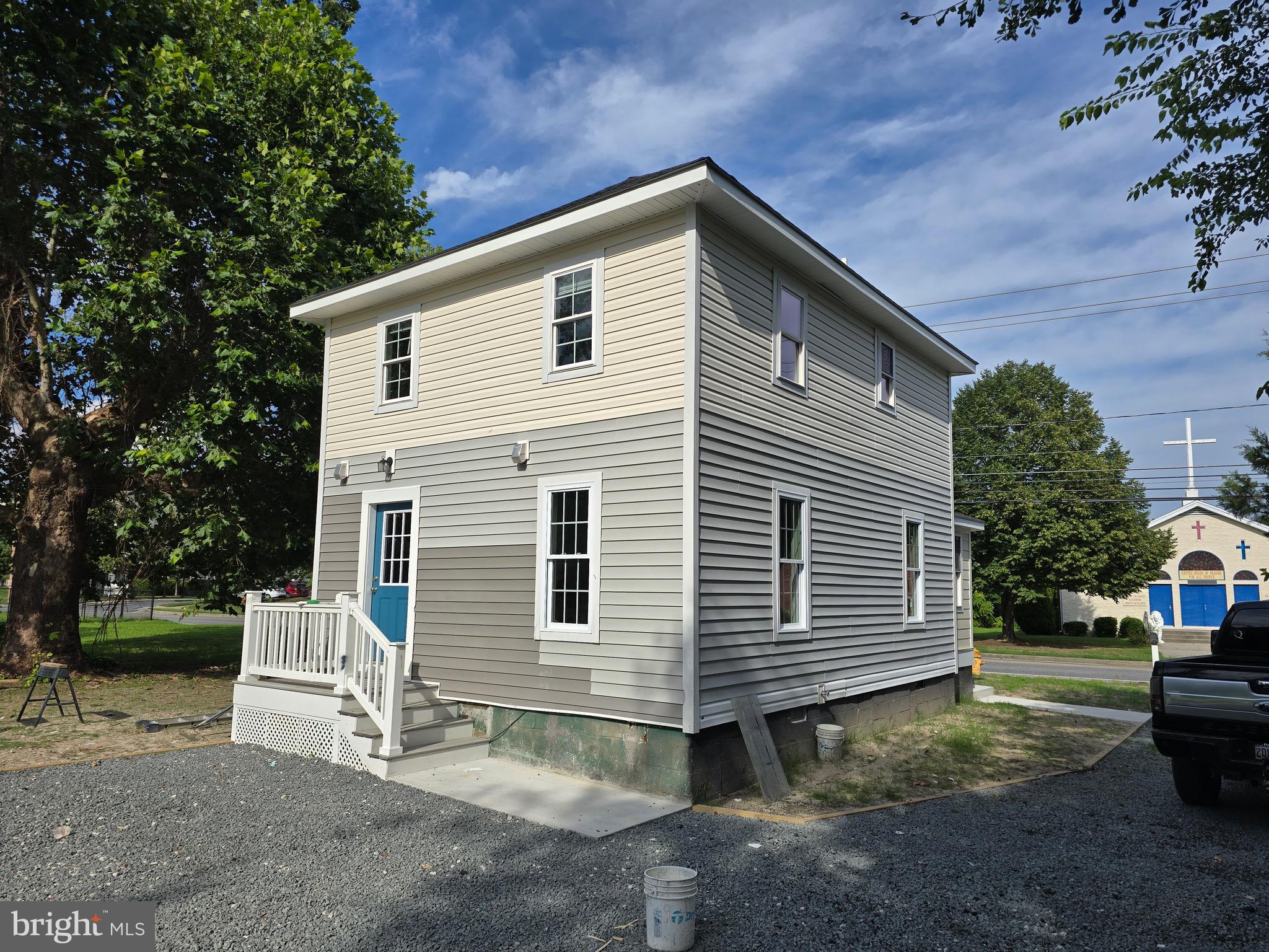 902 LAKE STREET