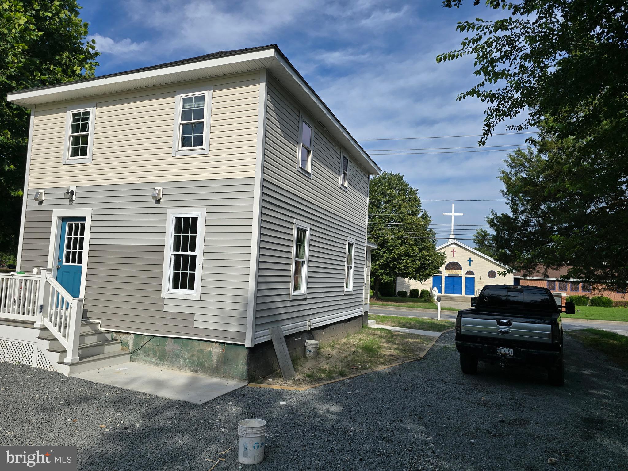 902 LAKE STREET