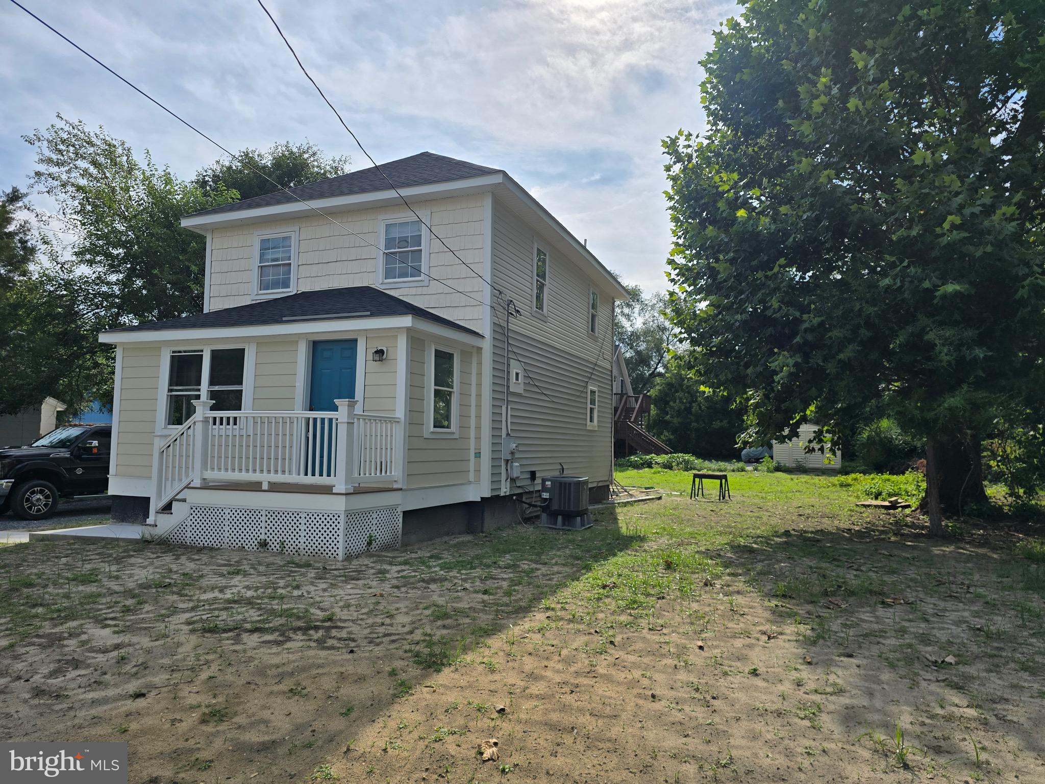 902 LAKE STREET
