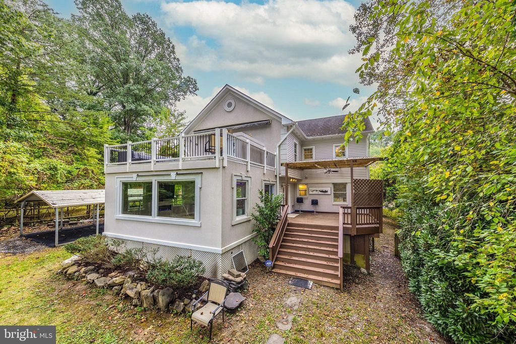 Photo of 4009 Estabrook Drive, ANNANDALE, VA 22003 (MLS # VAFX2263114)