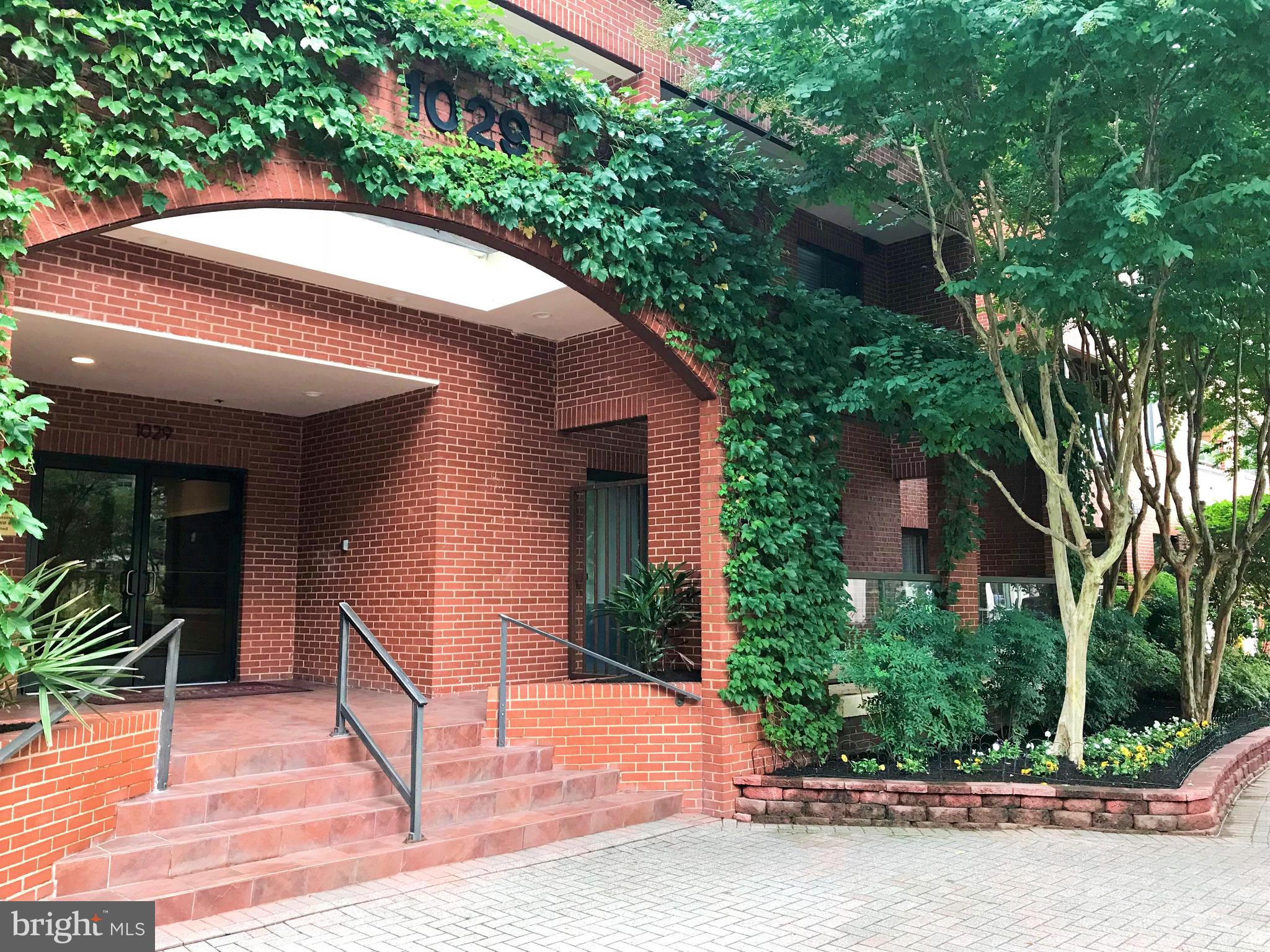 SUMMERWALK - Residential