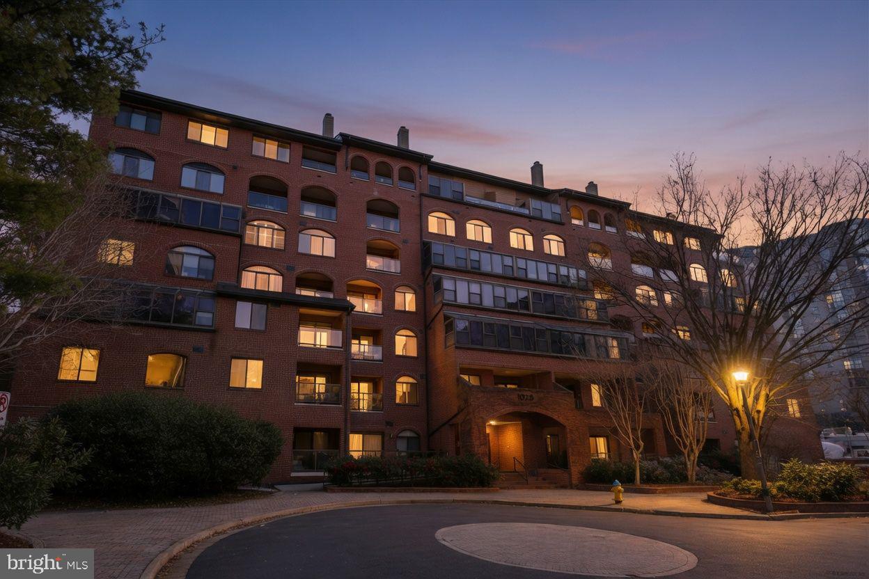 SUMMERWALK - Residential