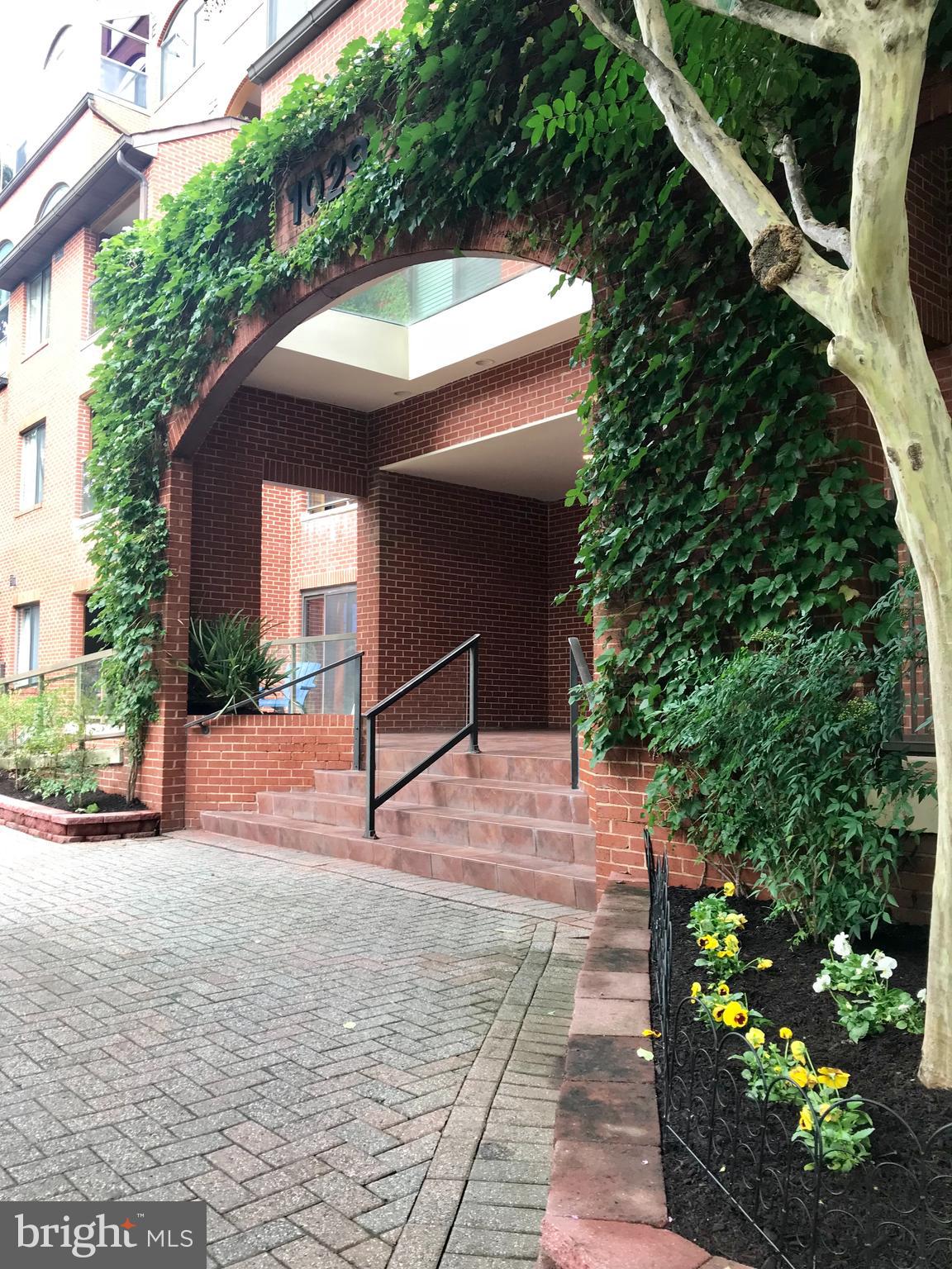 SUMMERWALK - Residential