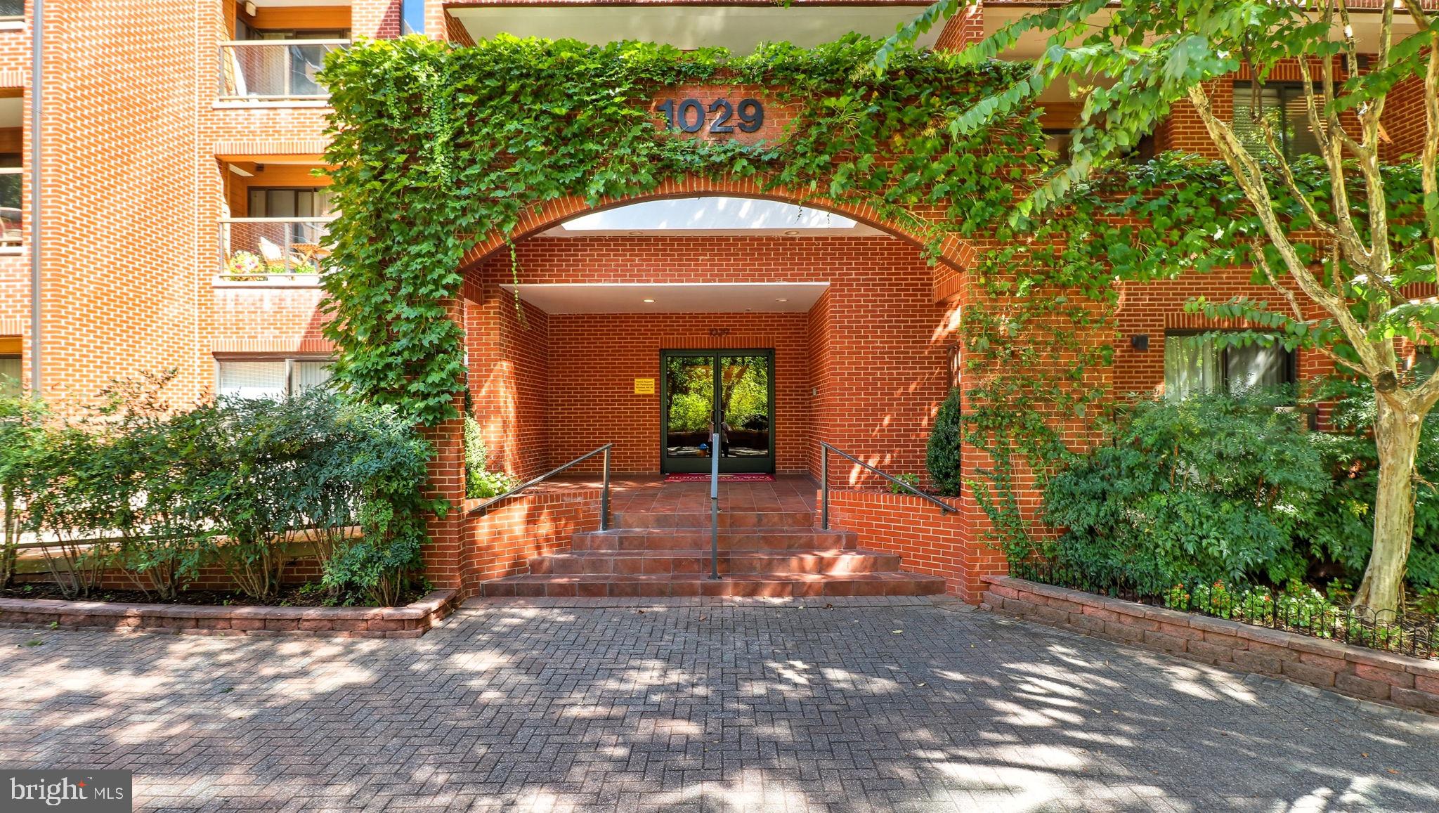 SUMMERWALK - Residential