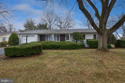 222 ROBIN ROAD HERSHEY PA 17033