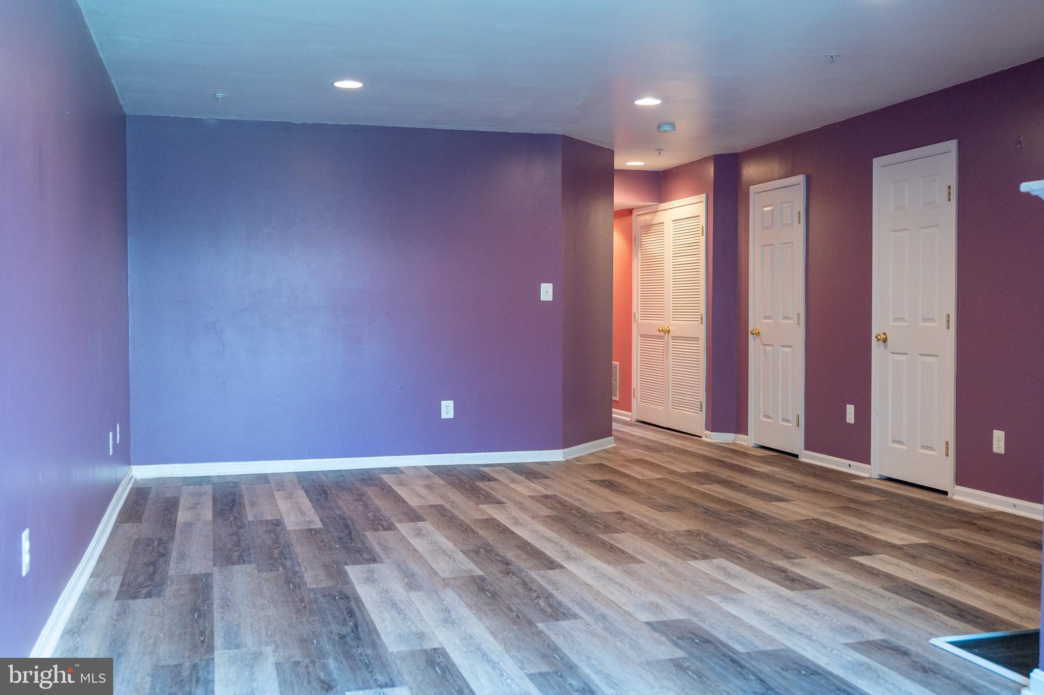 WESTBURY - Residential Lease