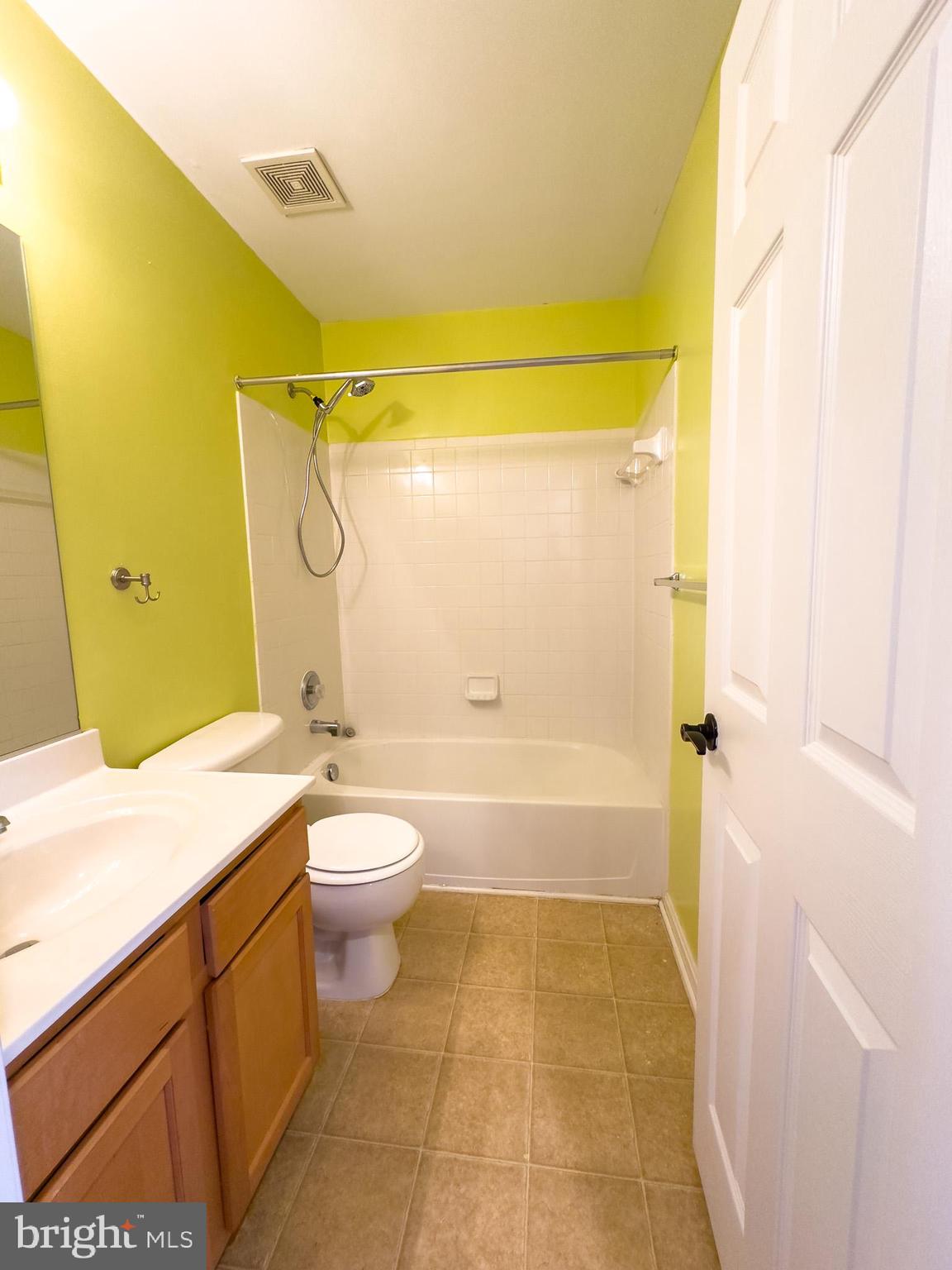 WESTBURY - Residential Lease