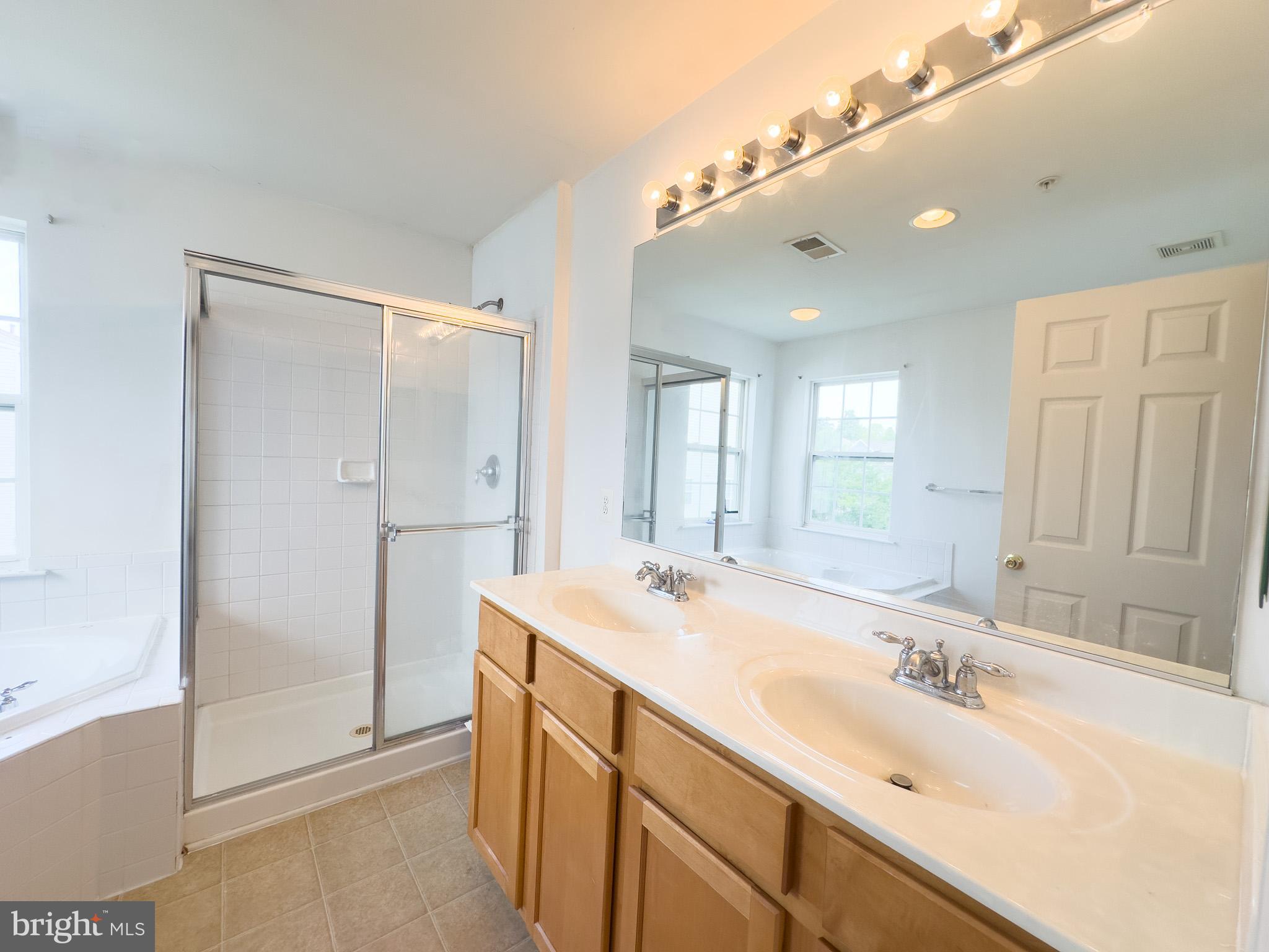 WESTBURY - Residential Lease