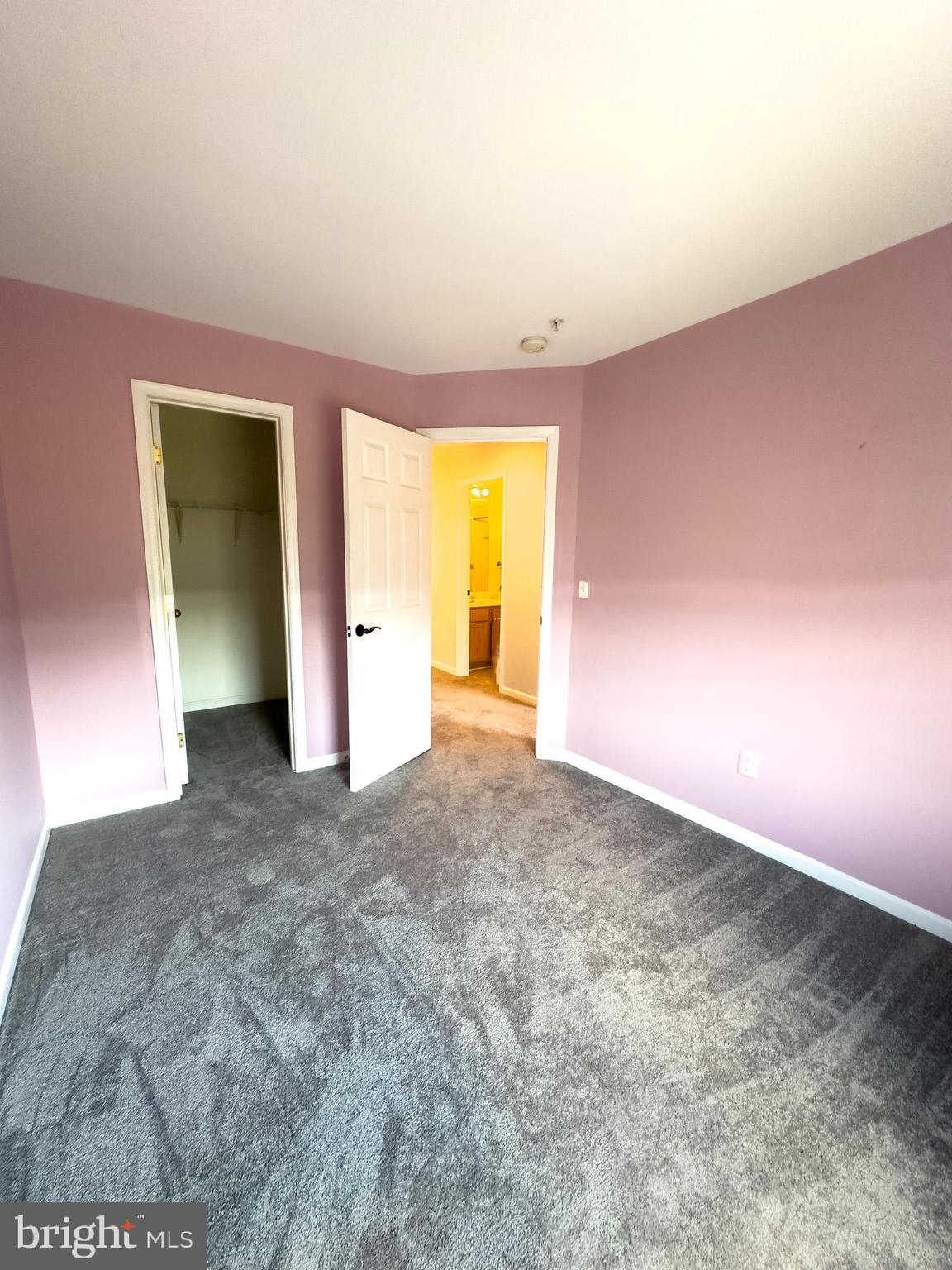 WESTBURY - Residential Lease