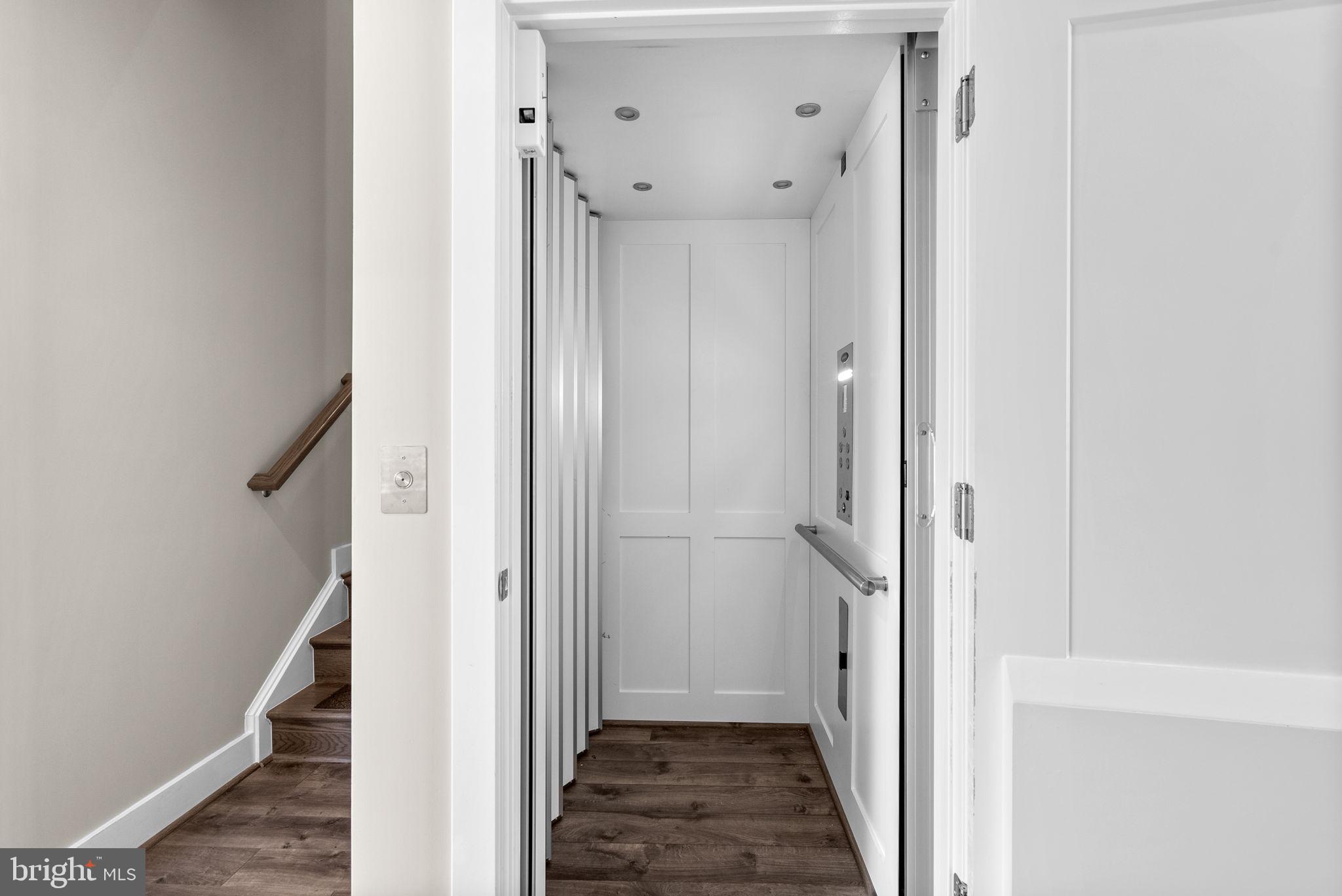 TOWER OAKS - Residential