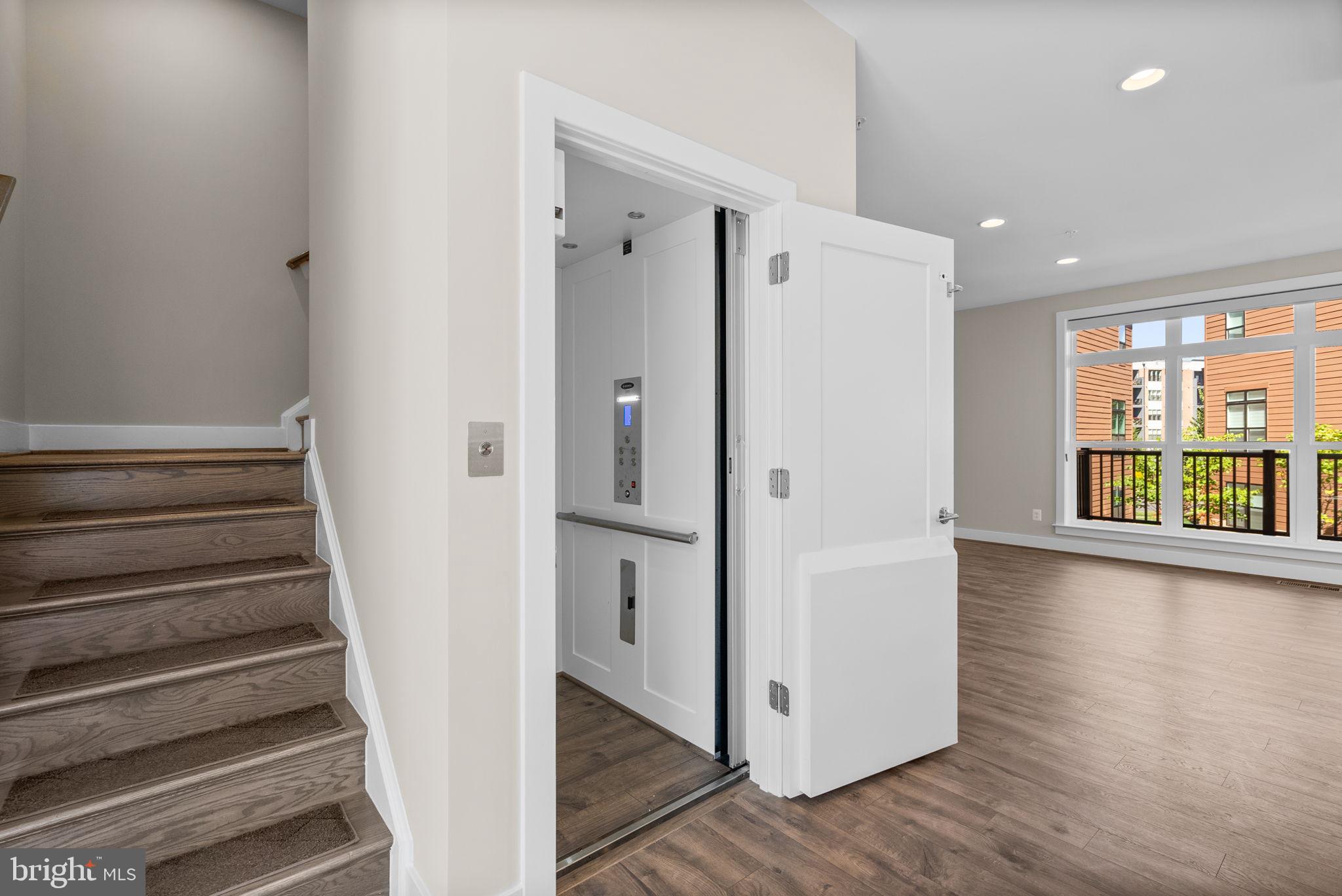 TOWER OAKS - Residential