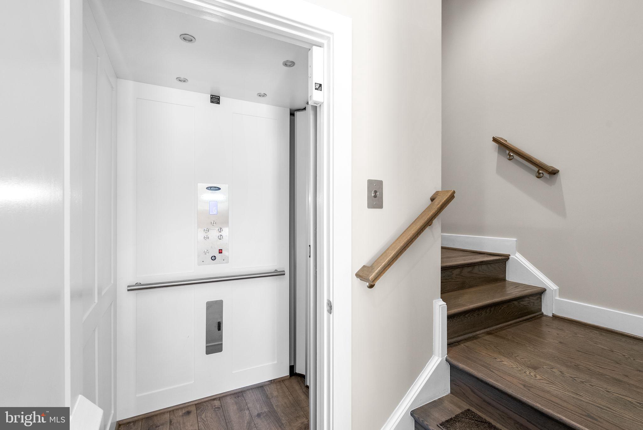 TOWER OAKS - Residential