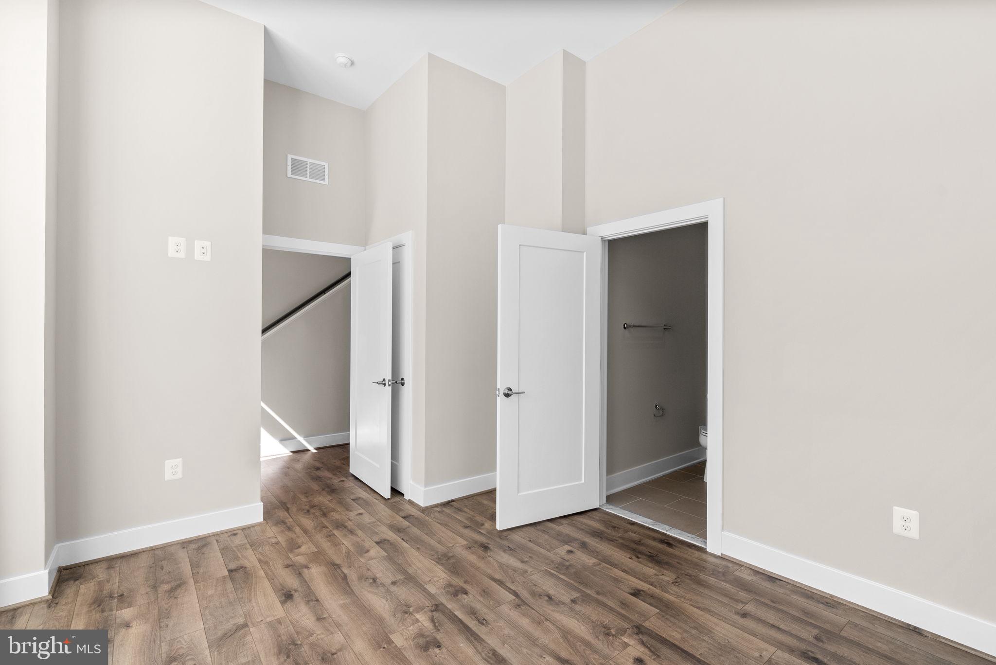 TOWER OAKS - Residential