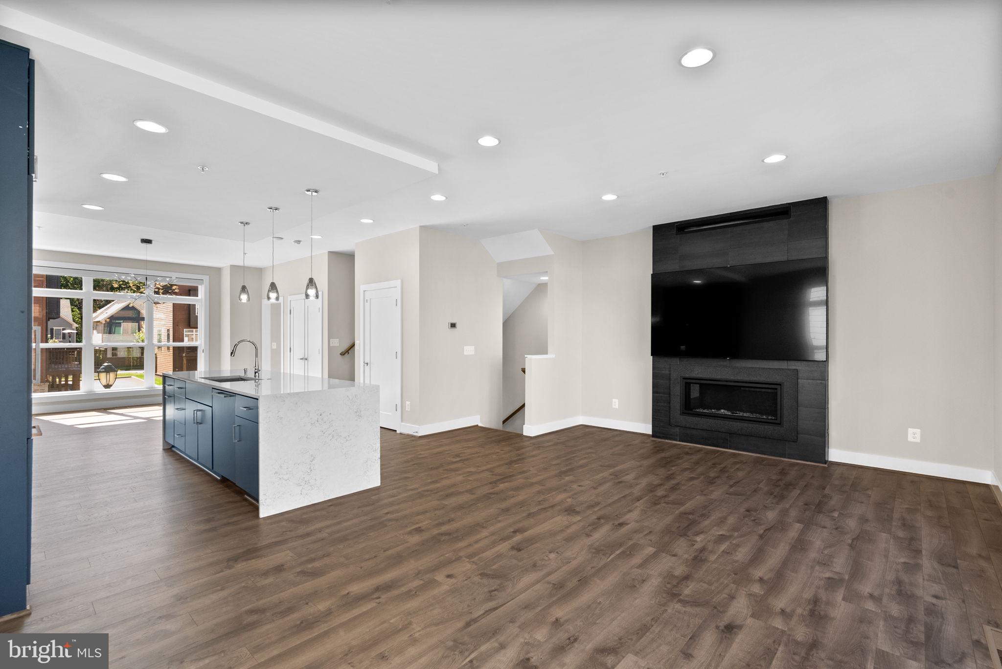 TOWER OAKS - Residential