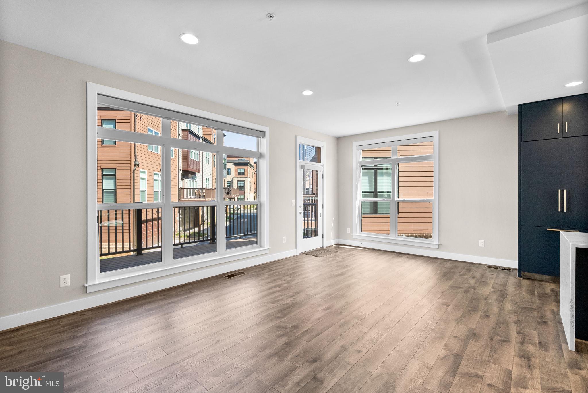 TOWER OAKS - Residential