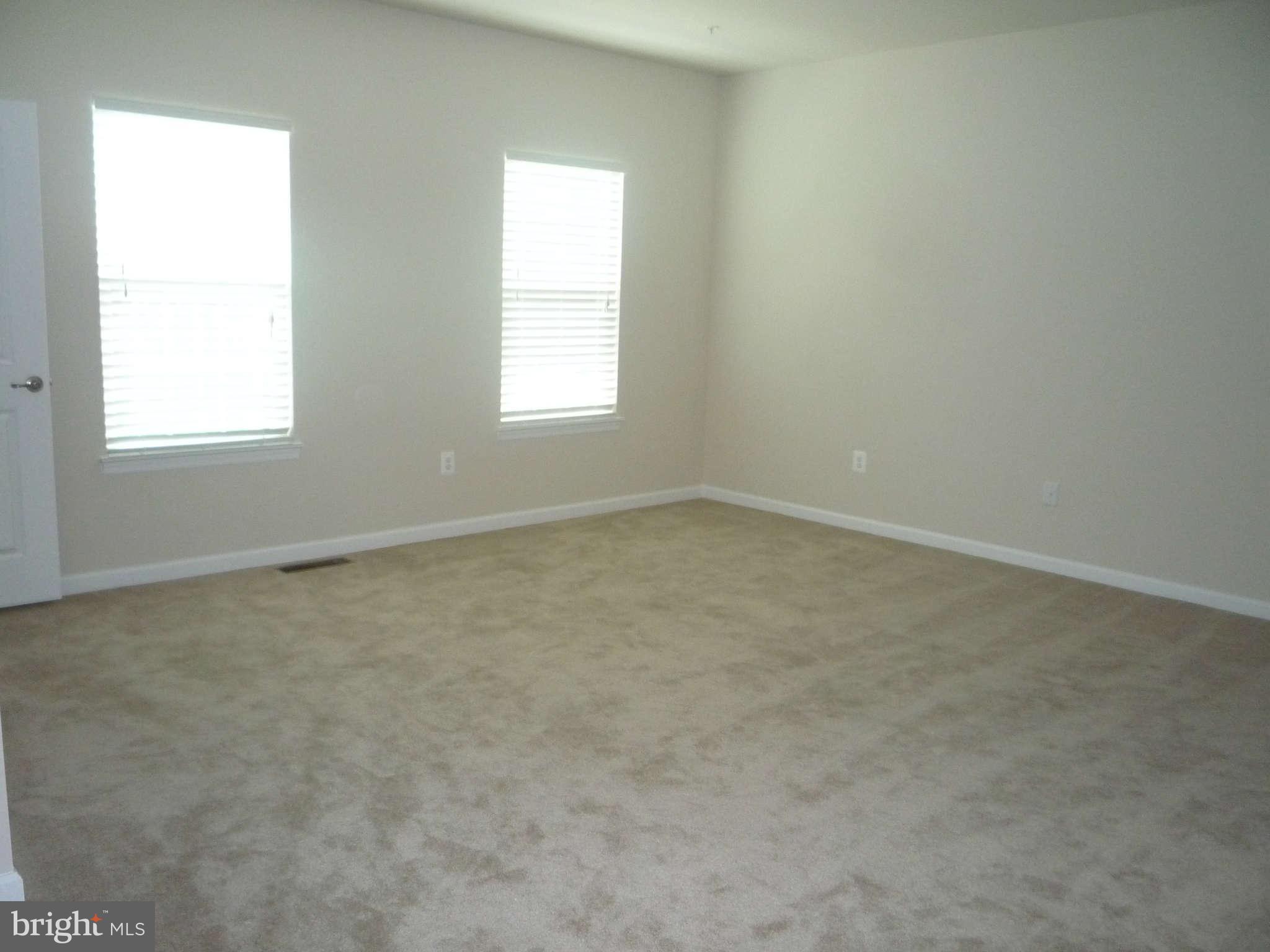 TOWN CENTER COMMONS - Residential Lease