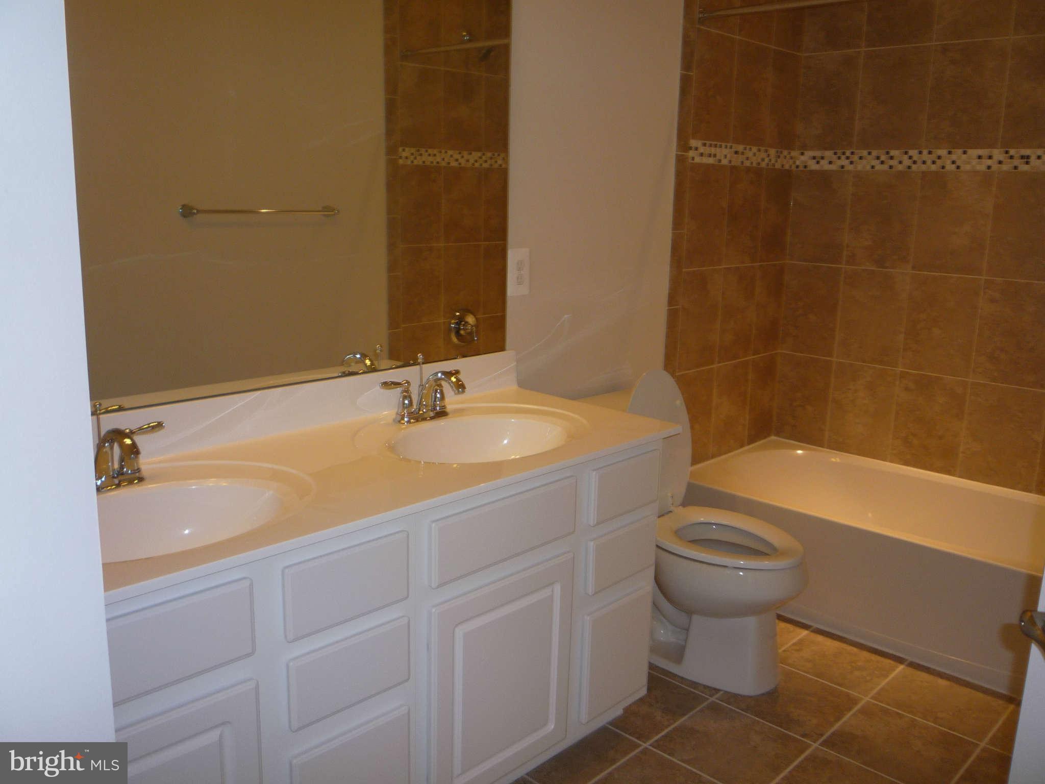 TOWN CENTER COMMONS - Residential Lease