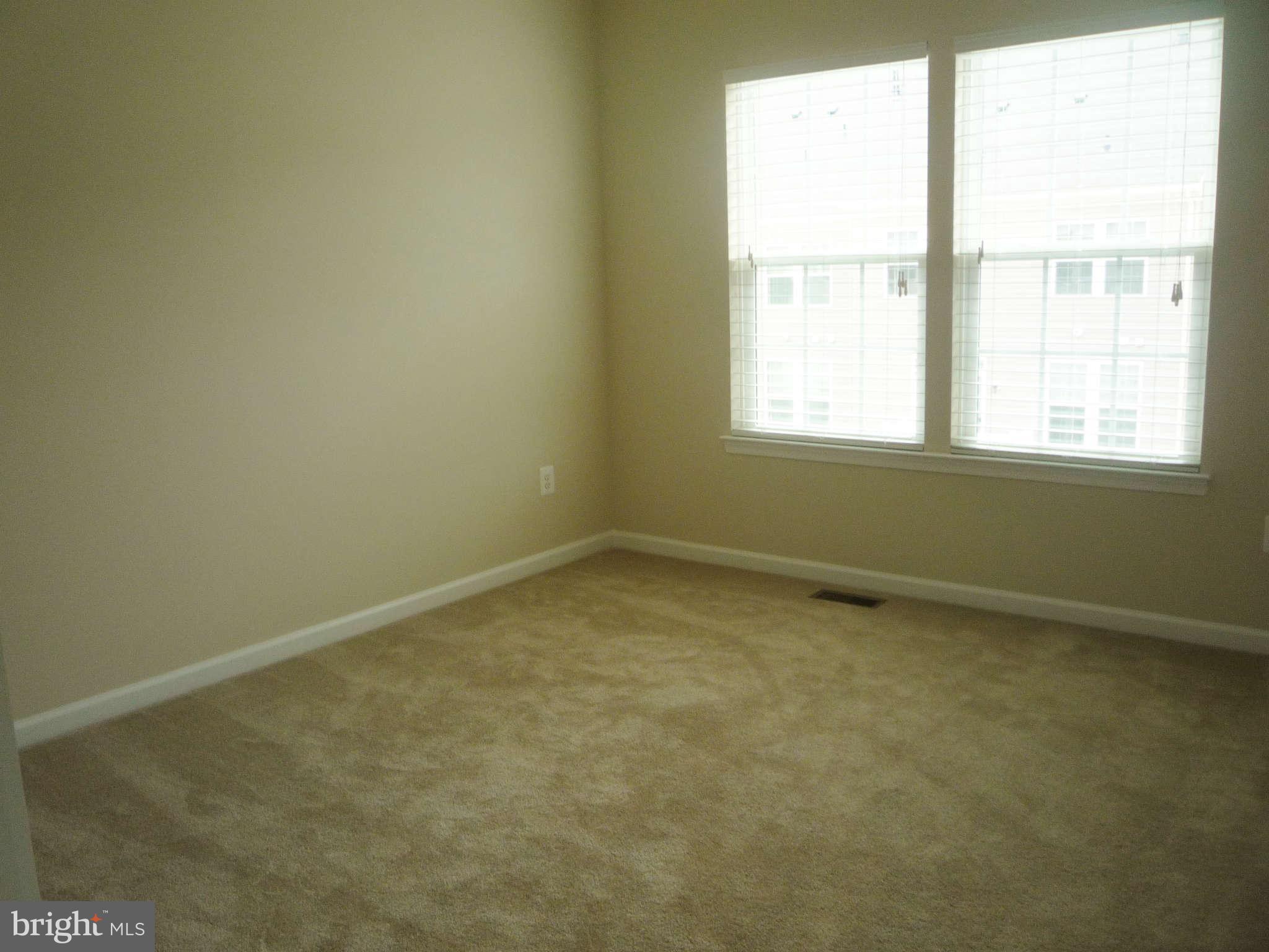 TOWN CENTER COMMONS - Residential Lease