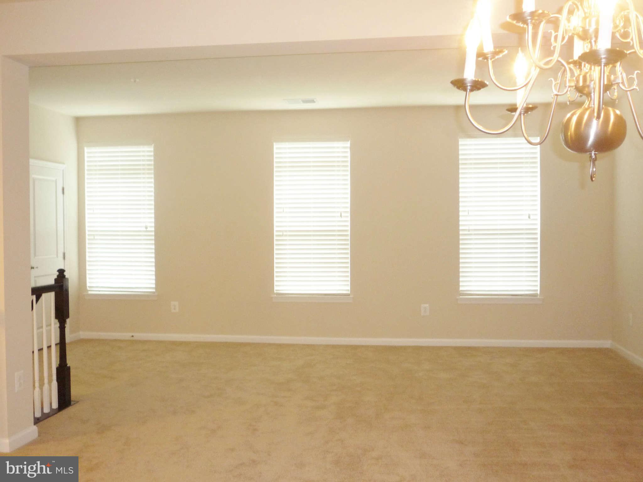 TOWN CENTER COMMONS - Residential Lease