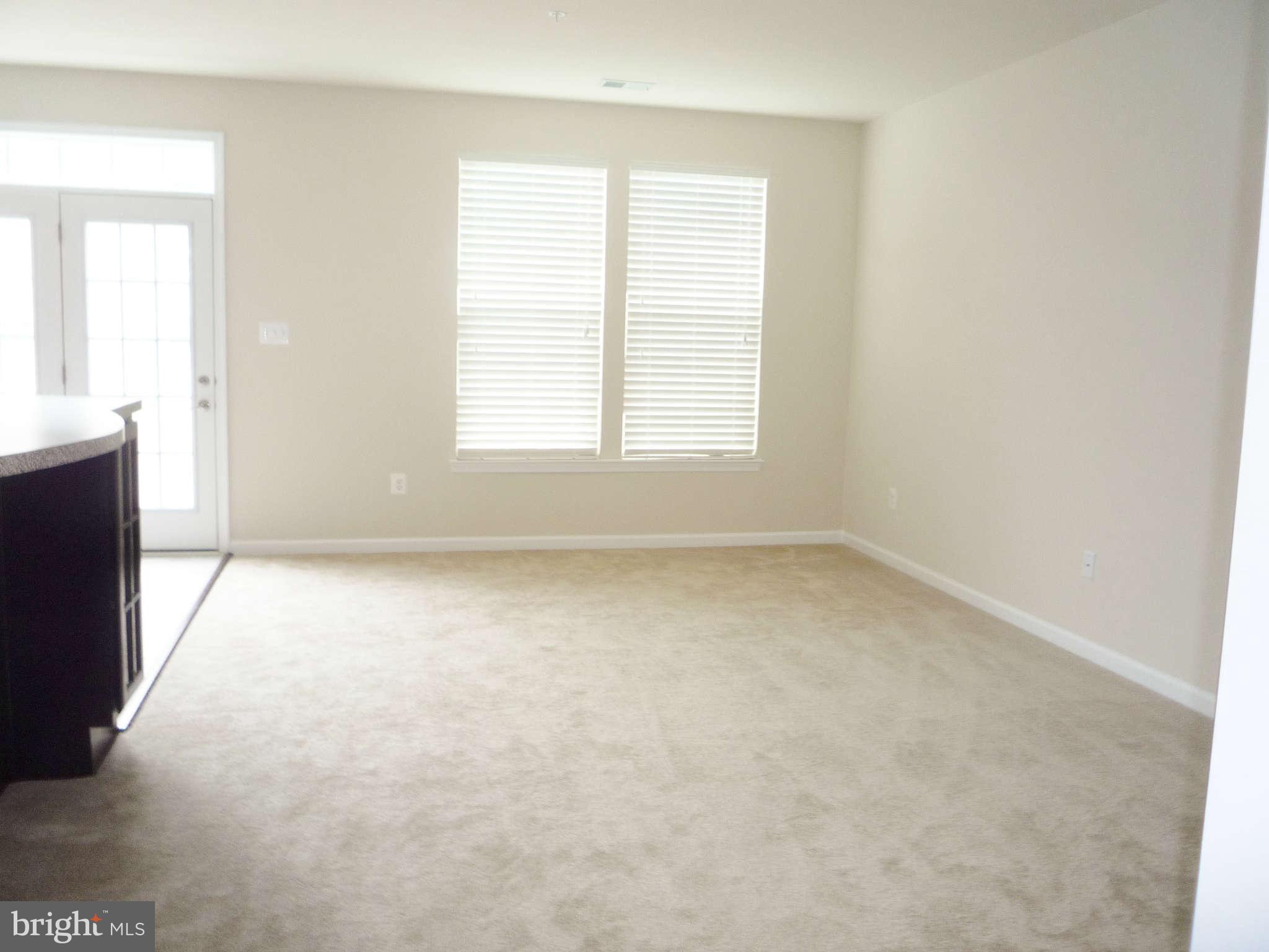 TOWN CENTER COMMONS - Residential Lease