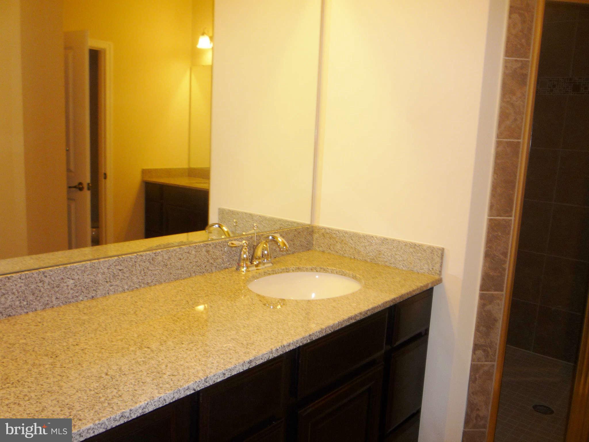 TOWN CENTER COMMONS - Residential Lease