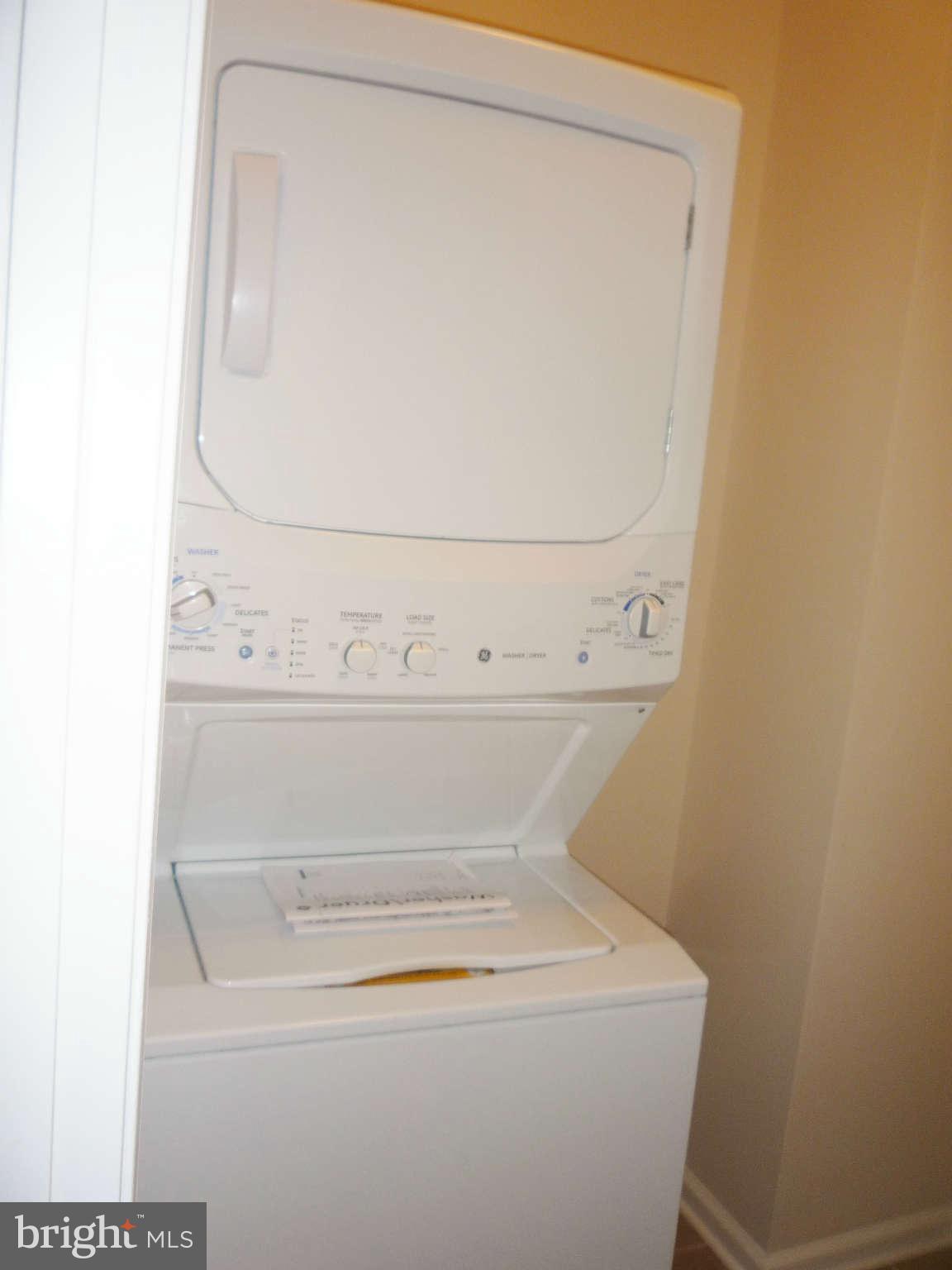 TOWN CENTER COMMONS - Residential Lease