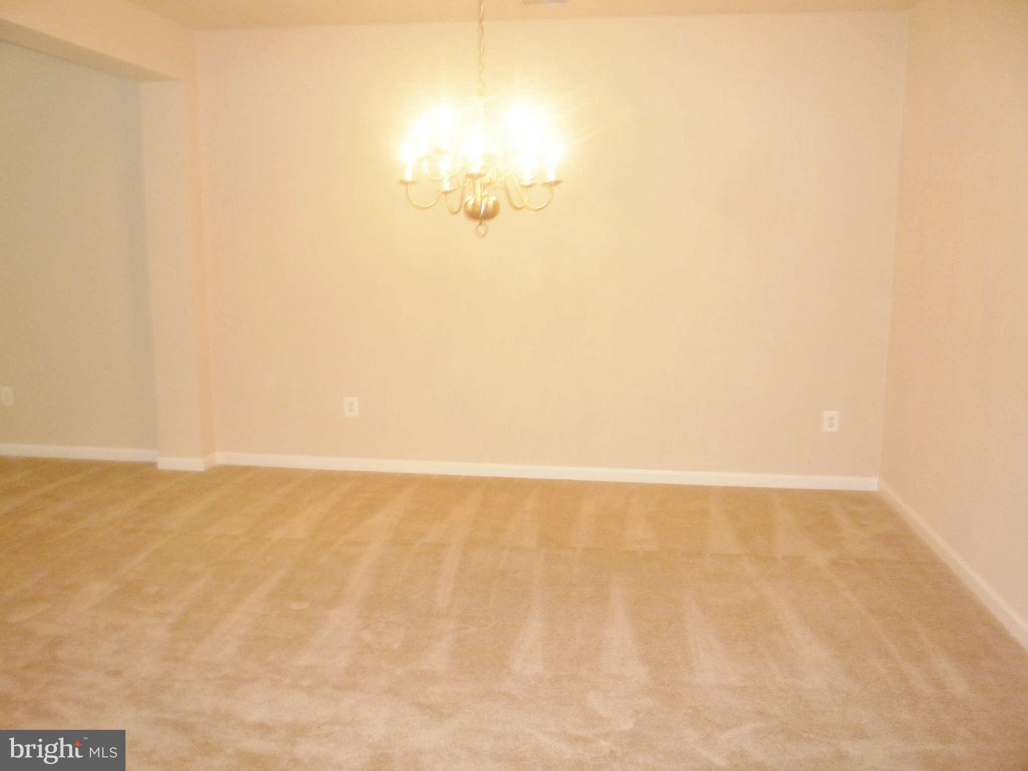 TOWN CENTER COMMONS - Residential Lease