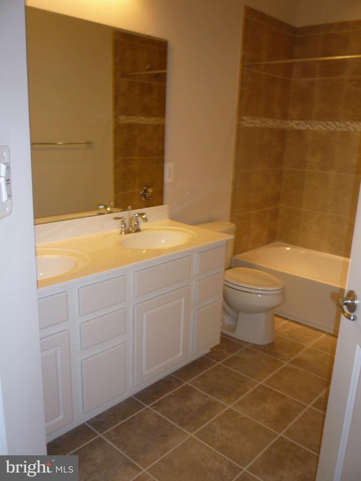 TOWN CENTER COMMONS - Residential Lease