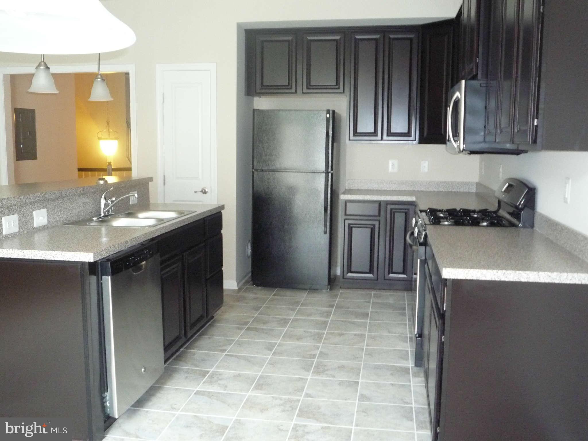 TOWN CENTER COMMONS - Residential Lease