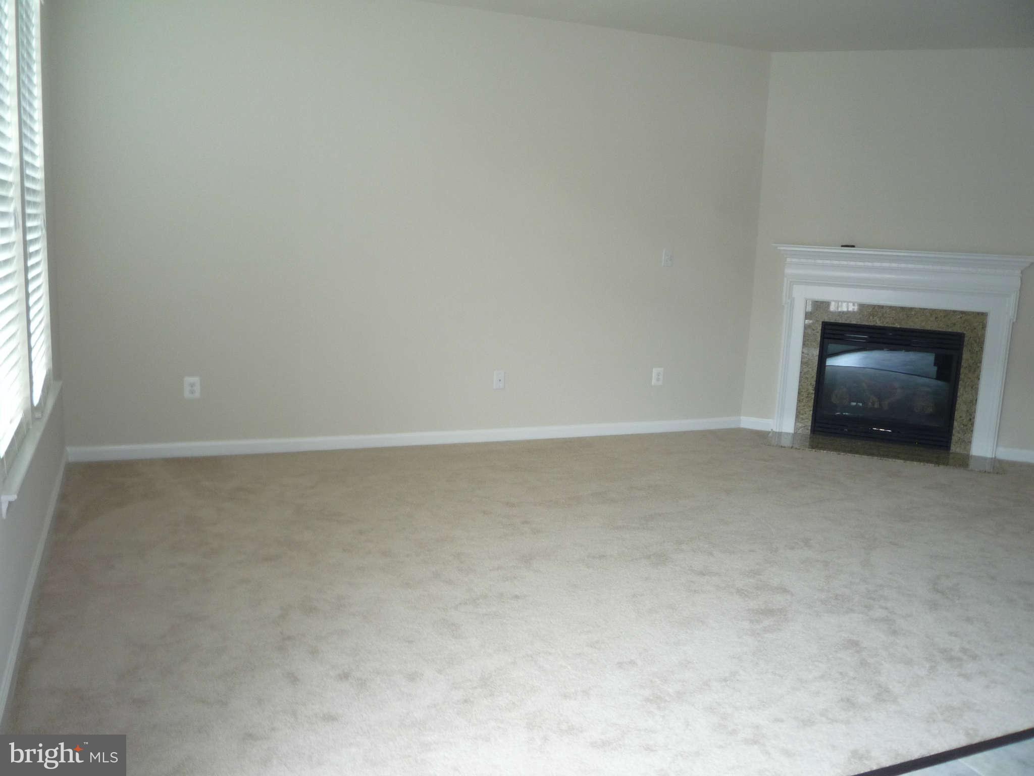 TOWN CENTER COMMONS - Residential Lease