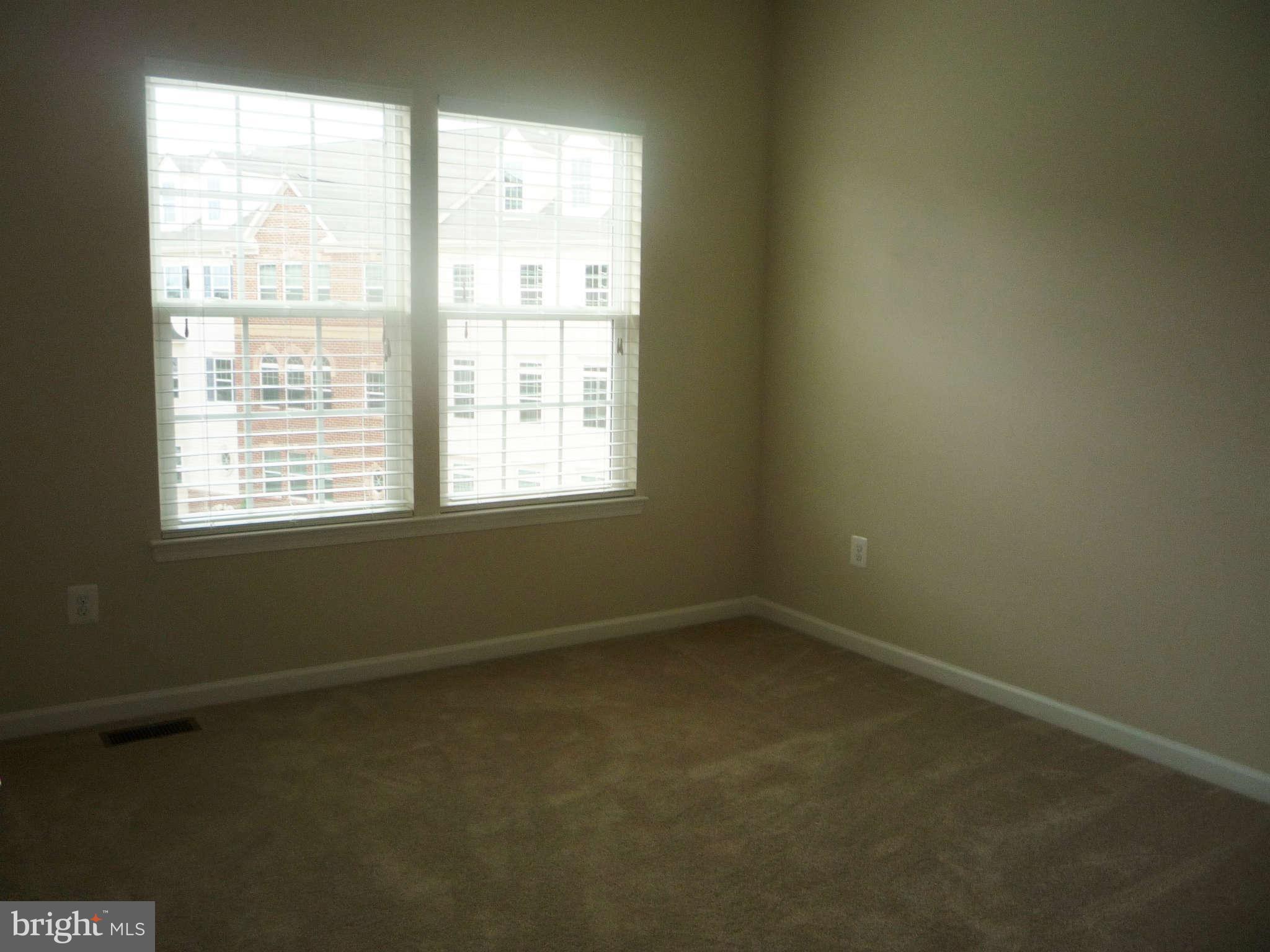 TOWN CENTER COMMONS - Residential Lease