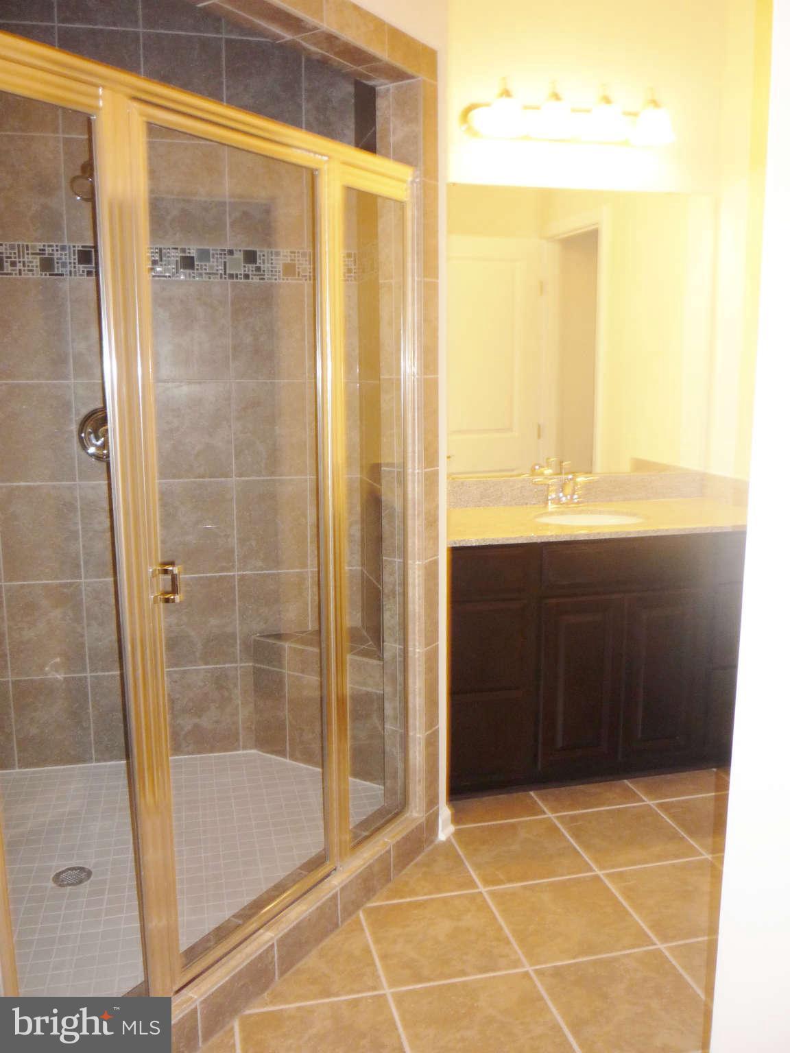 TOWN CENTER COMMONS - Residential Lease