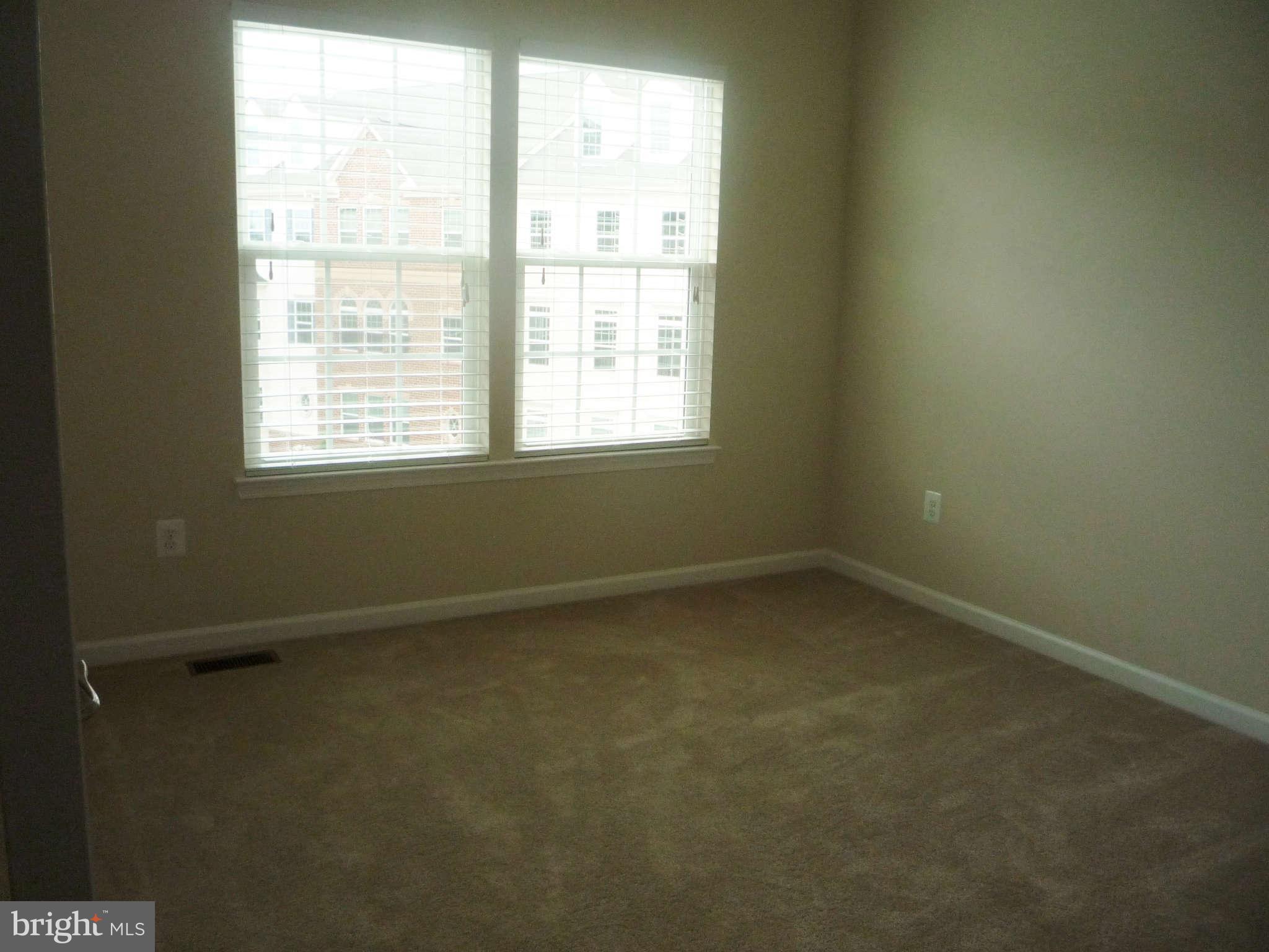 TOWN CENTER COMMONS - Residential Lease