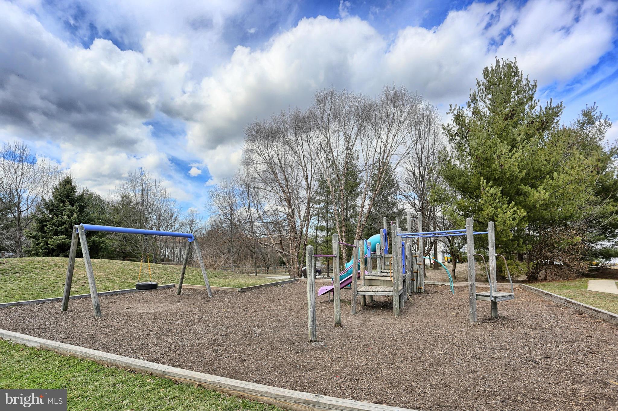 CLOVERLEAF COMMONS - Residential