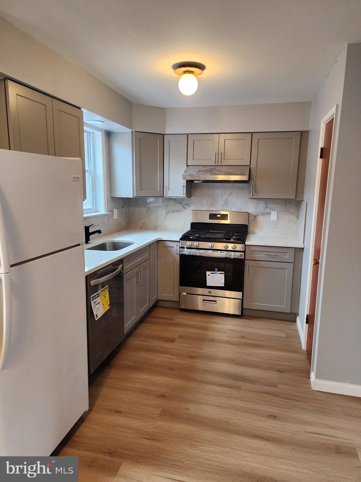 PARKWOOD - Residential Lease