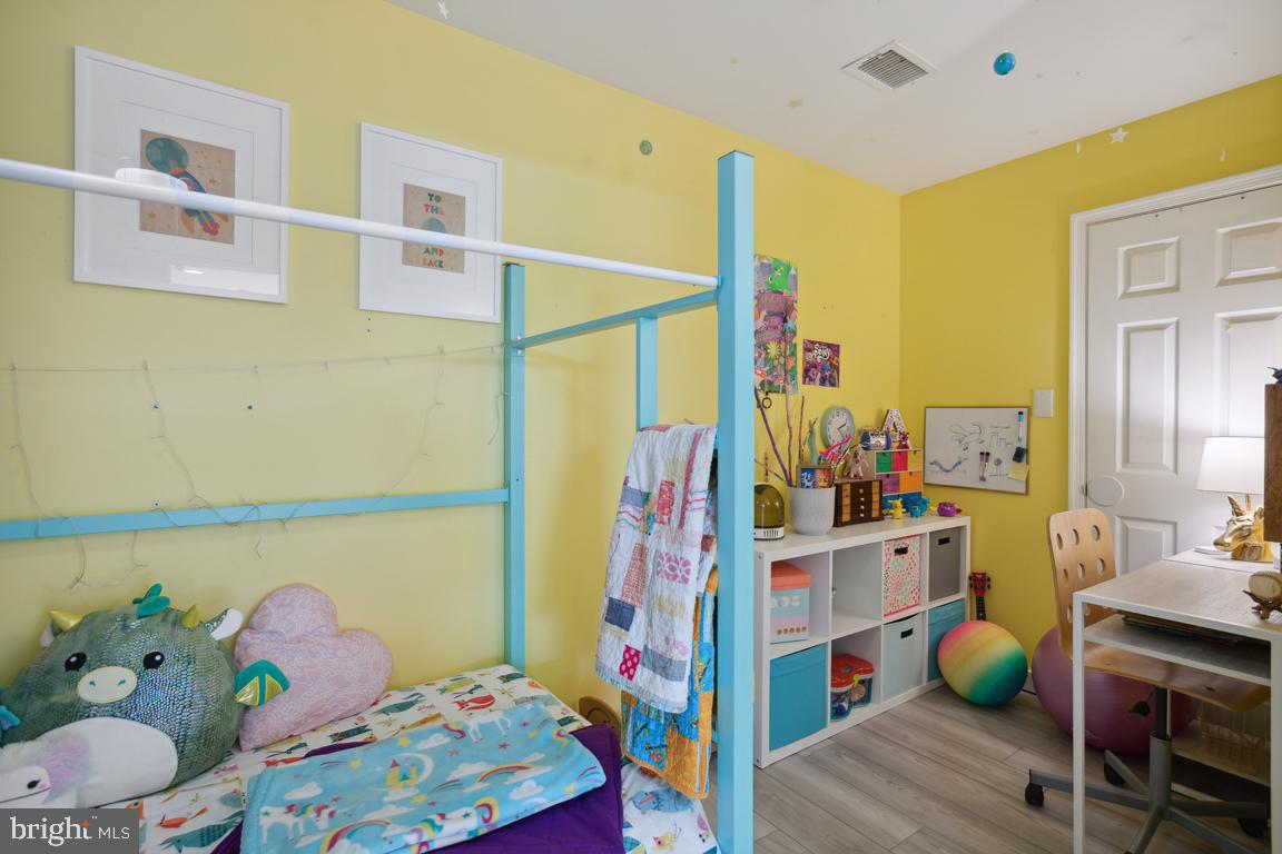 MOUNT PLEASANT EST - Residential