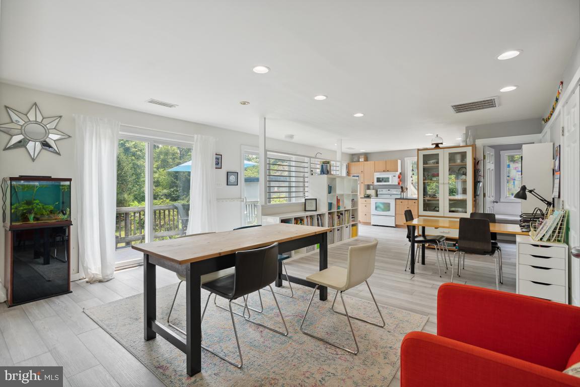 MOUNT PLEASANT EST - Residential