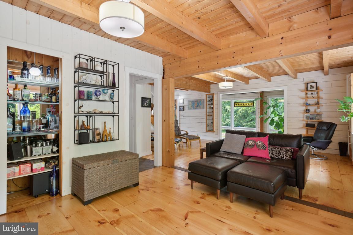 MOUNT PLEASANT EST - Residential