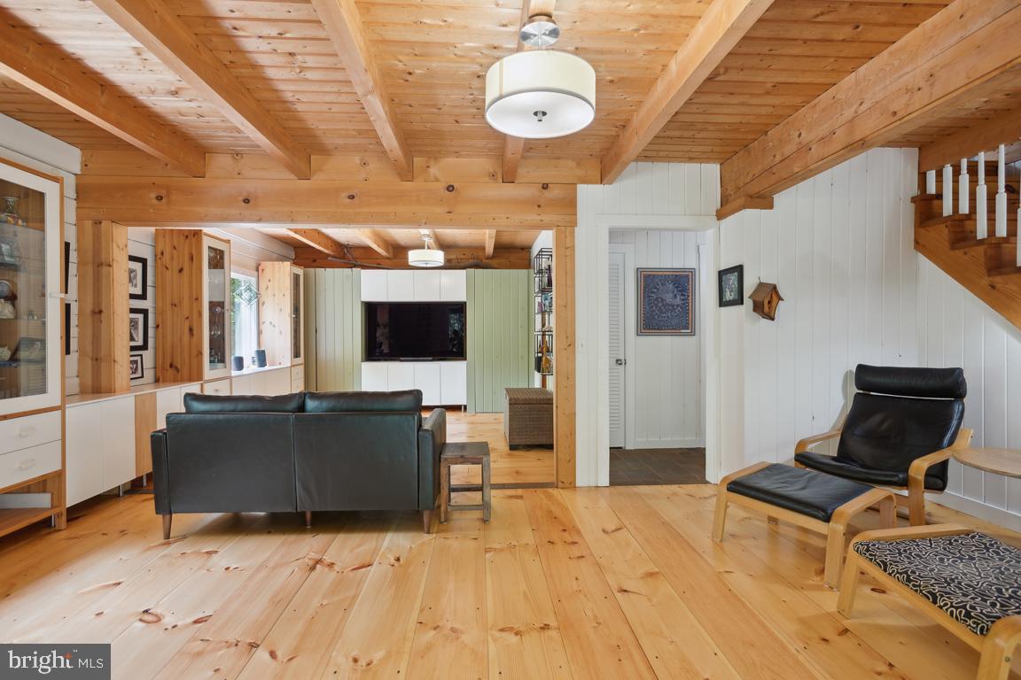 MOUNT PLEASANT EST - Residential