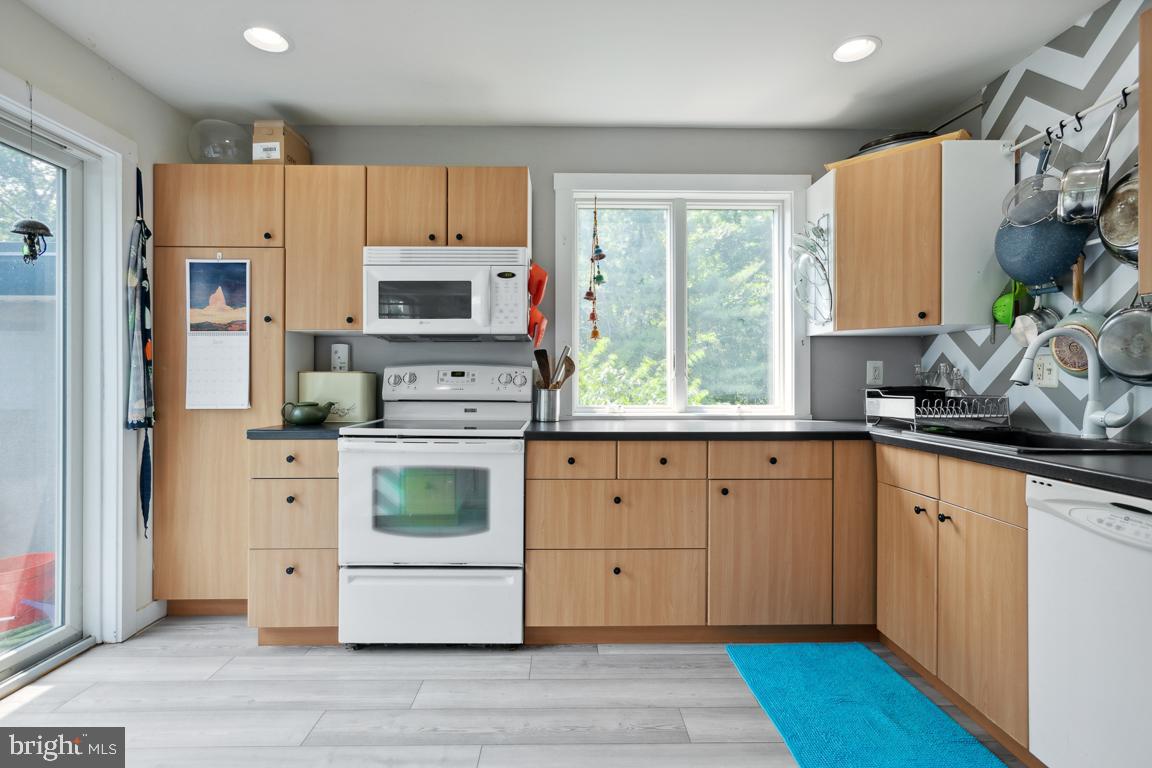 MOUNT PLEASANT EST - Residential