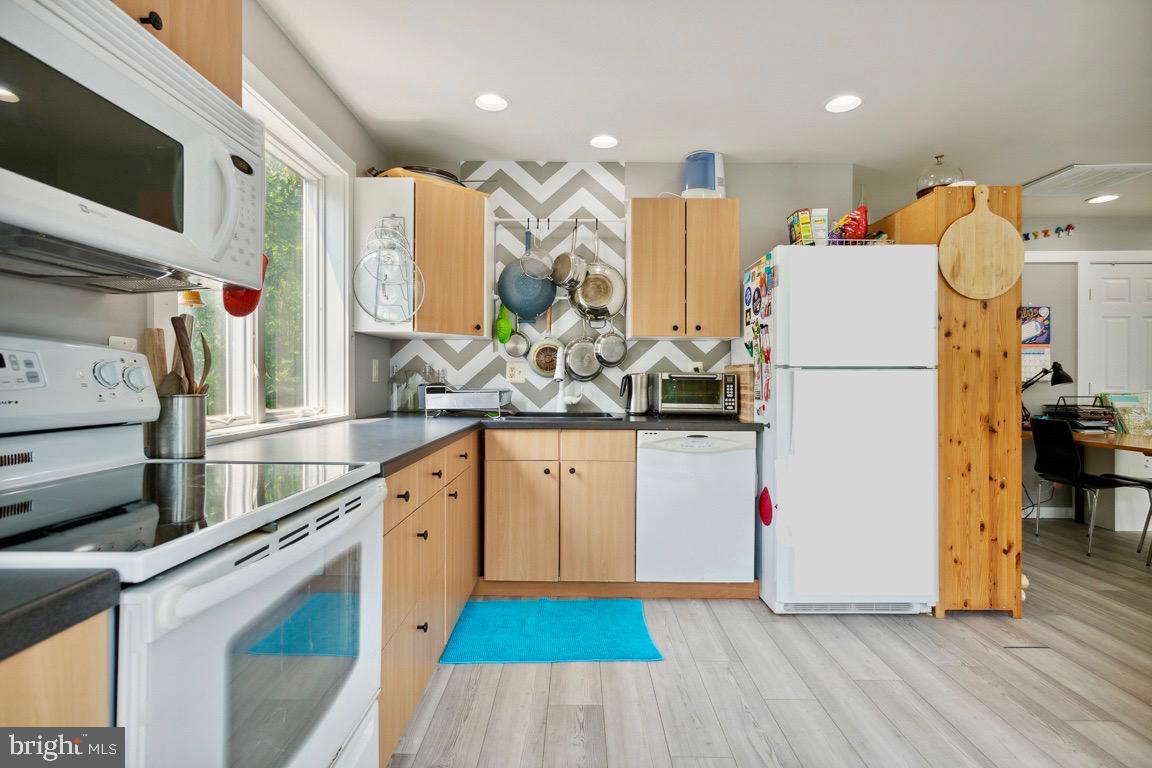 MOUNT PLEASANT EST - Residential