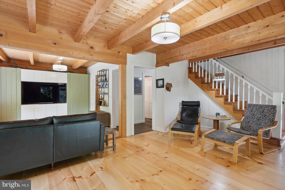 MOUNT PLEASANT EST - Residential