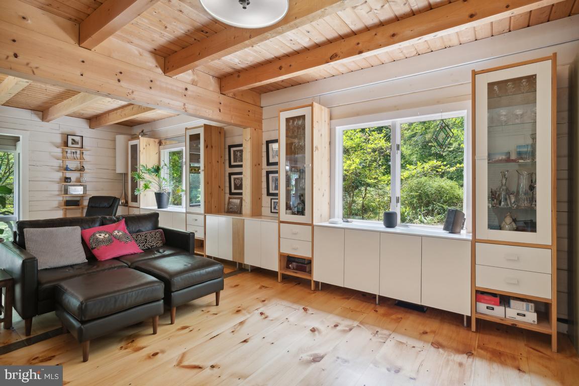 MOUNT PLEASANT EST - Residential