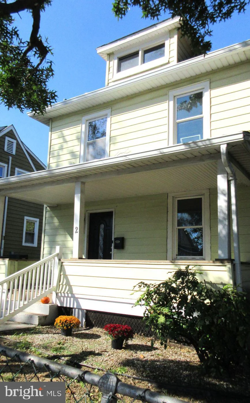 2 3rd Avenue, Brooklyn Park, MD 21225