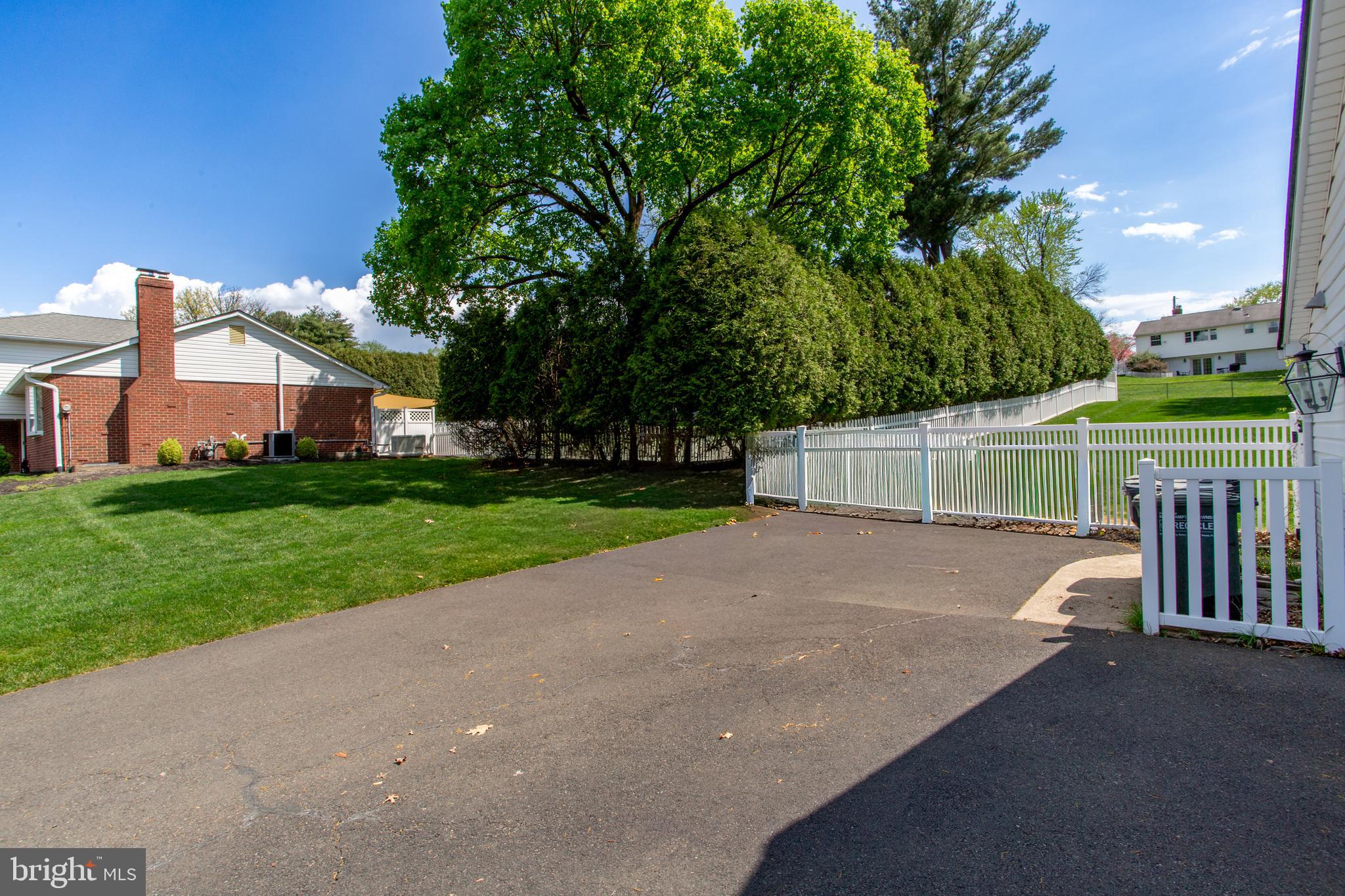 HILLCRESTSHIRE - Residential