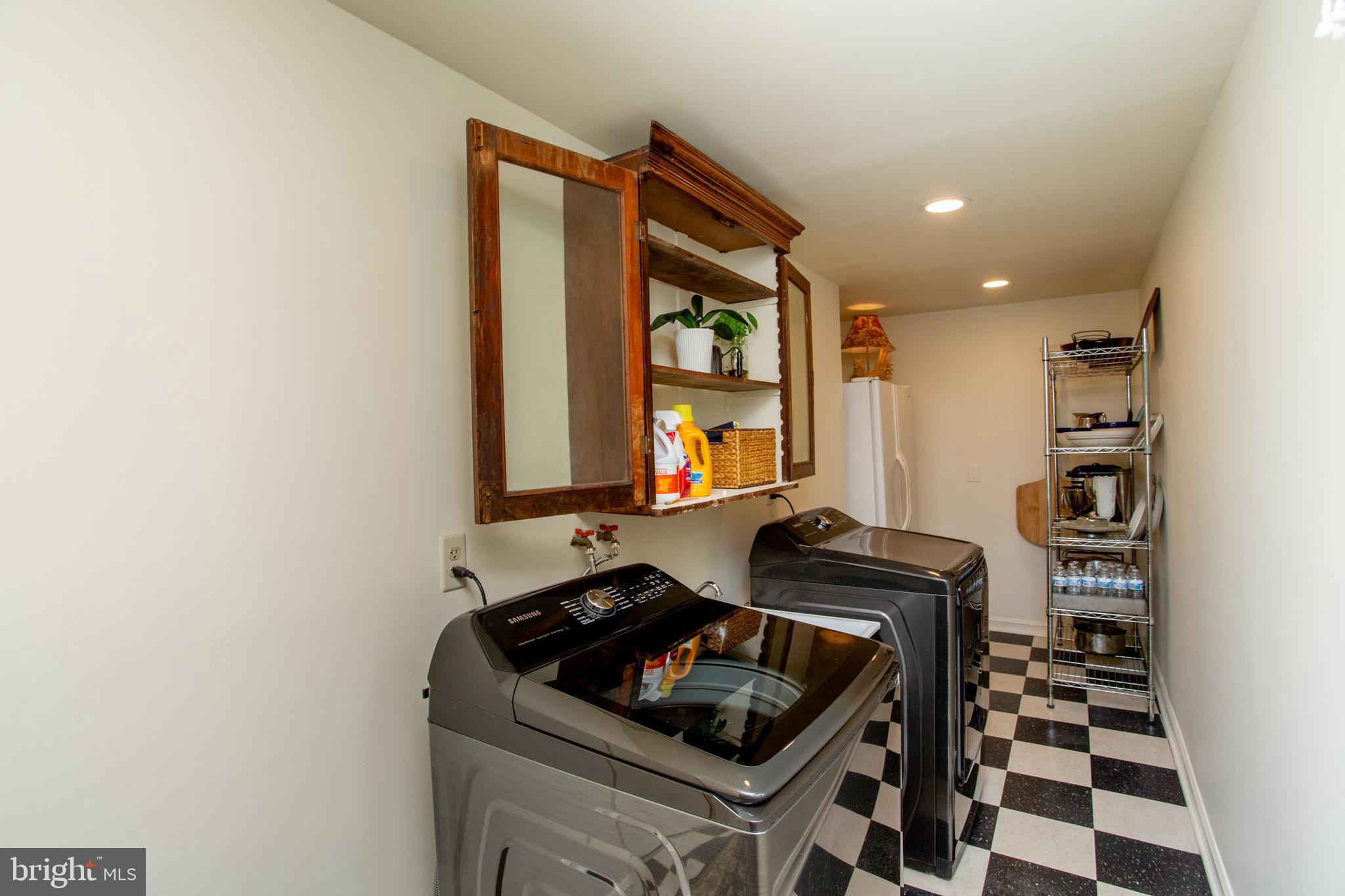 HILLCRESTSHIRE - Residential