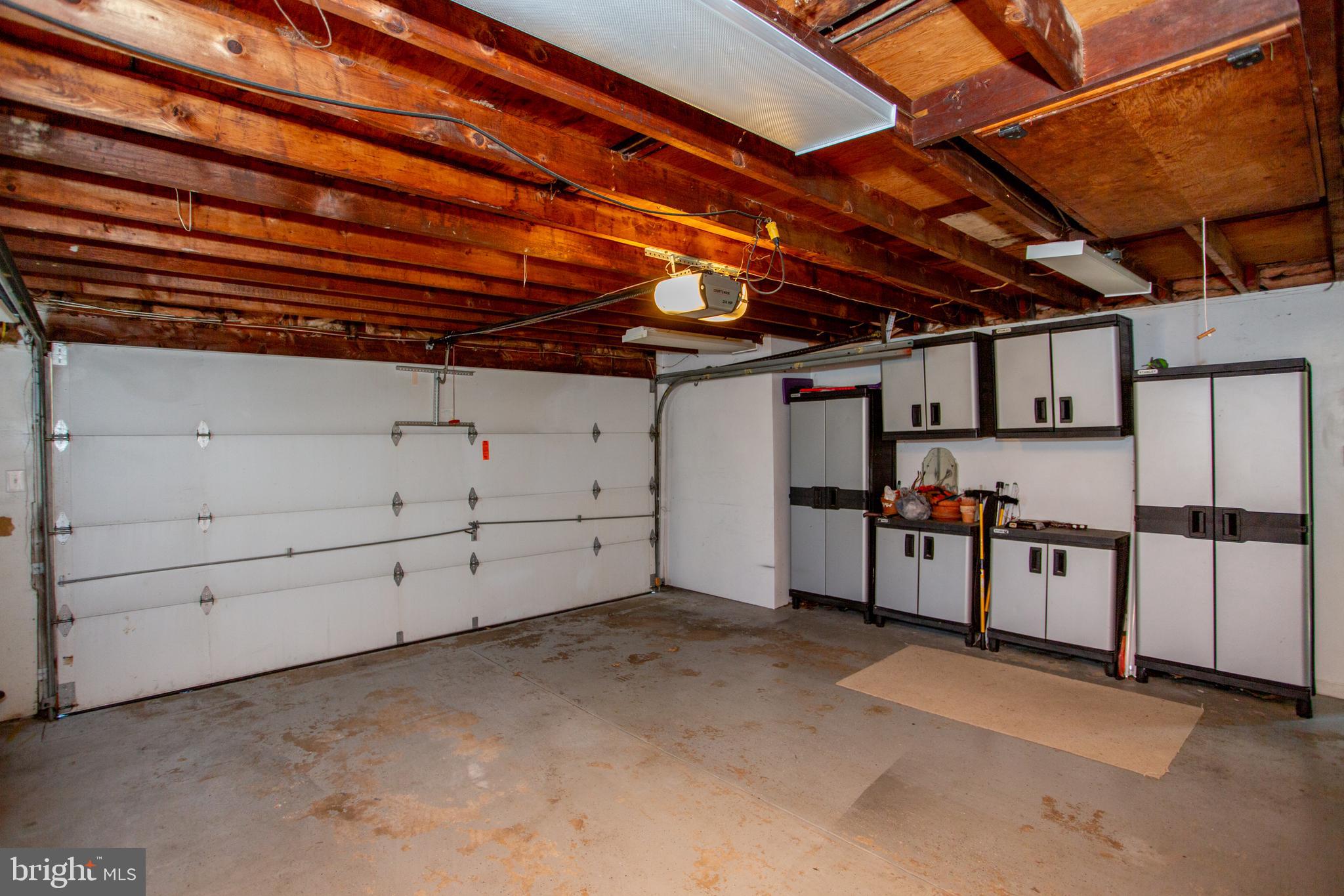 HILLCRESTSHIRE - Residential