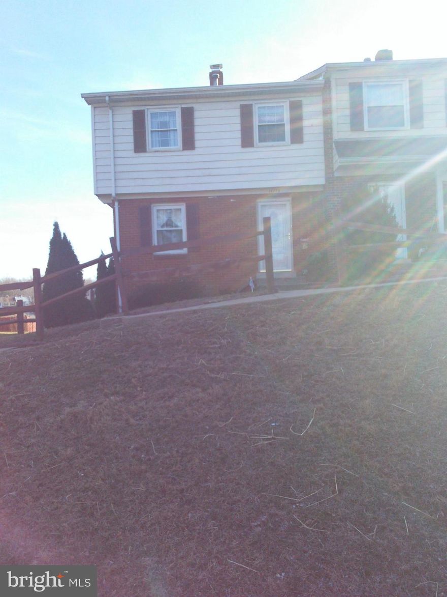 3 LEVEL TOWNHOME, END UNIT, IN GREAT CONDITION, HARDWOOD FLOORS, DECK , HOME WILL BE ON THE MARKET FOR 15 DAYS, HIGHEST  BEST OFFER WILL BE SUBMITTED TO THE BANK..BPO HAS BEEN DONE....5MINS FROM ELEMENTARY SCHOOL, MINUTES AWAY FROM ,SHOPPING CENTERS... ,  PLEASE CONTACT AGENT FOR SHOWING....AND  OR QUESTIONS!!!! CONTACT AGENT, #*#@ BANK APPROVED SHORTSALE PRICE . SUGGESTED SALE PRICE..