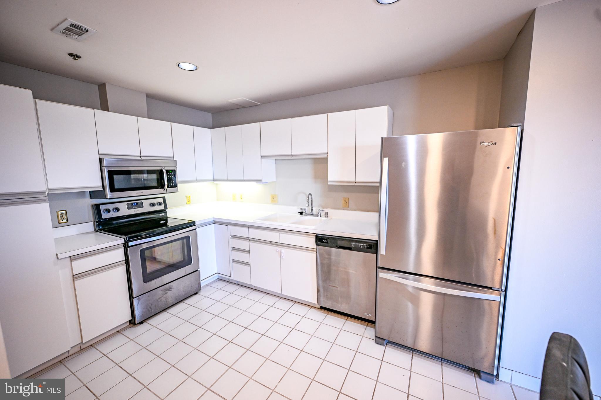 ANCHORAGE TOWERS - Residential Lease